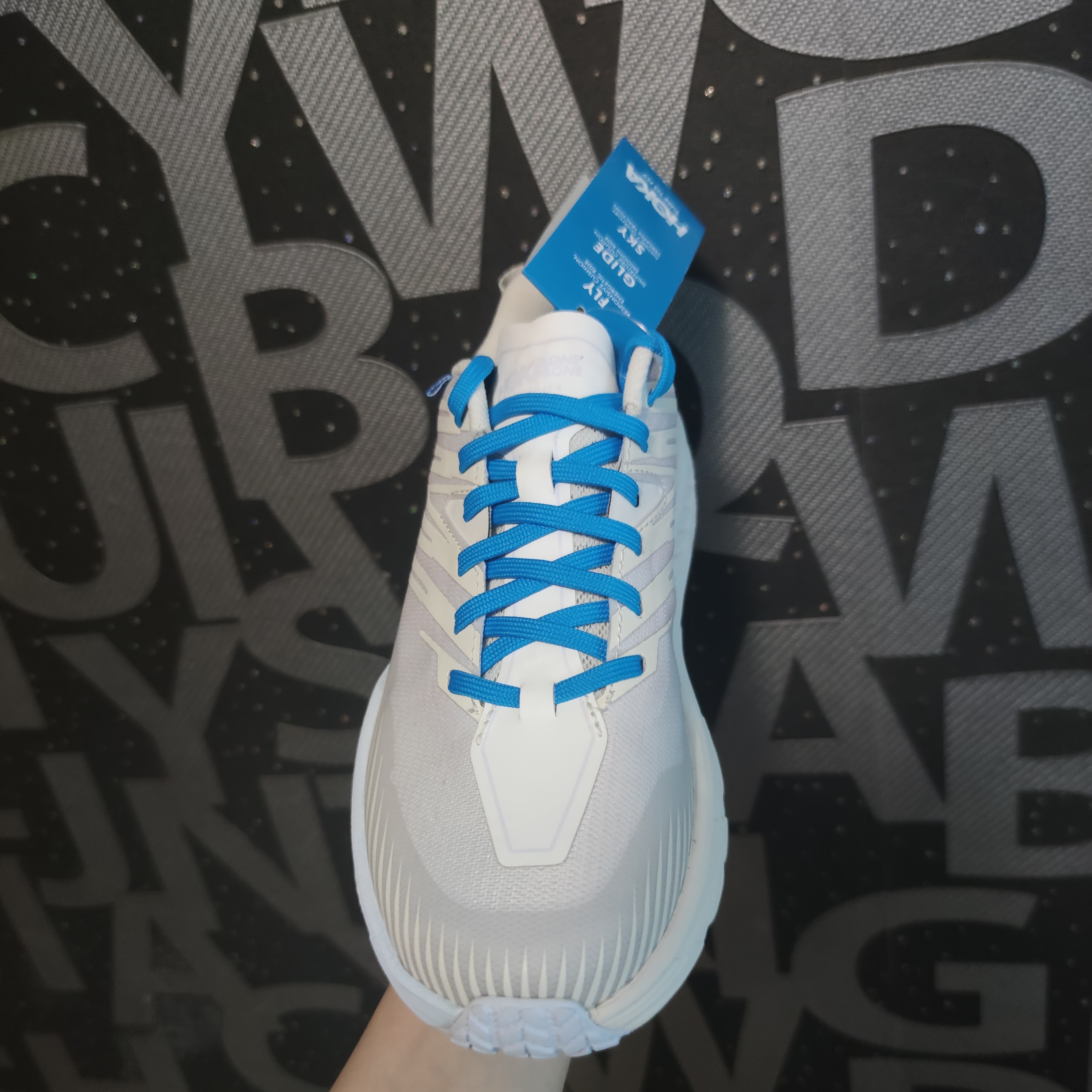 Hoka x Thisisneverthat Speedgoat 4 Marshmallow 착용 스타일 - 2