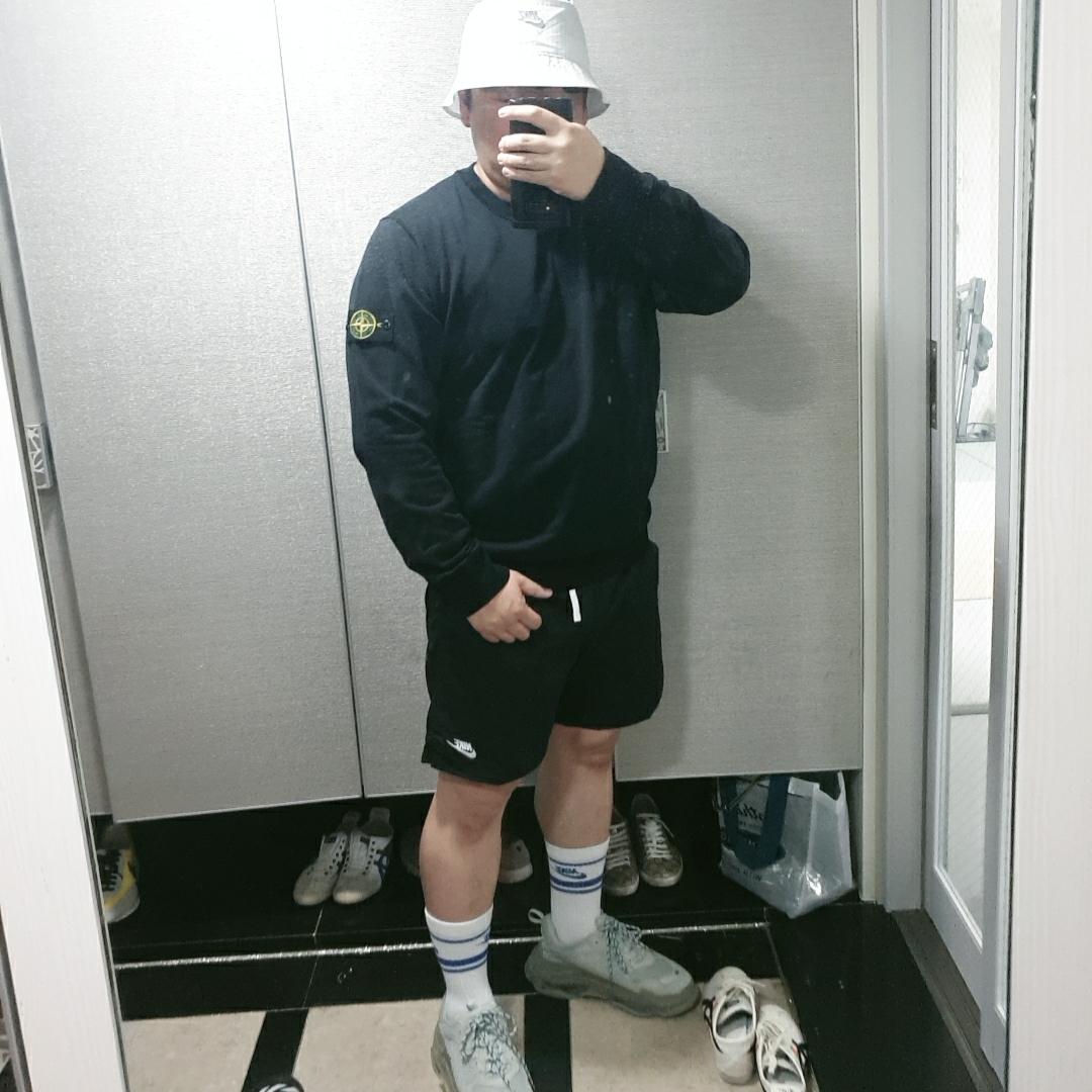 Nike x Kim Jones Bucket Hat White, Balenciaga Triple S Clear Sole Grey 2018 착용 스타일