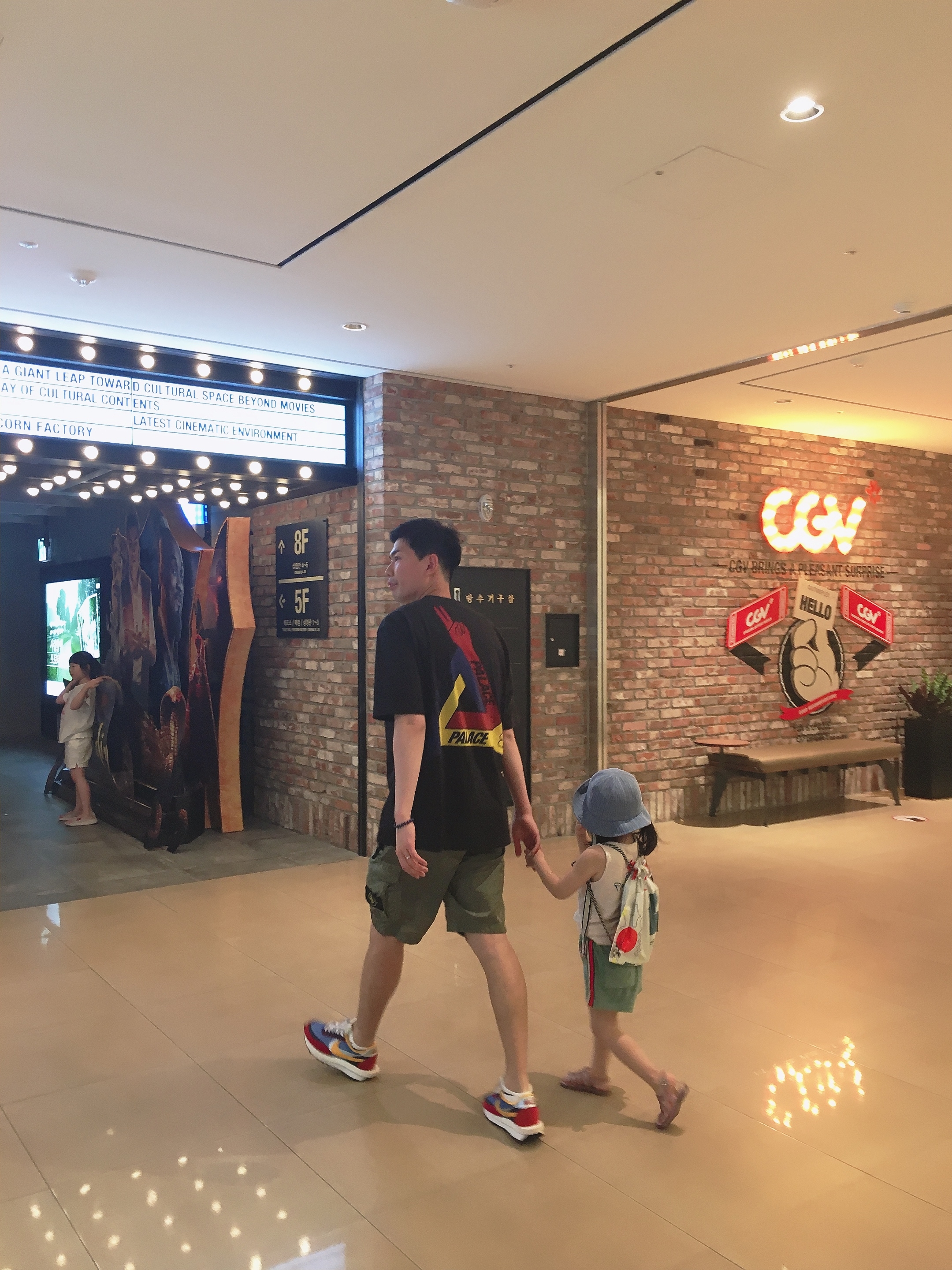 Palace JCDC Tri-Ferg T-Shirt Black - 19SS, Nike x Sacai LDWaffle Blue Multi 착용 스타일 - 2