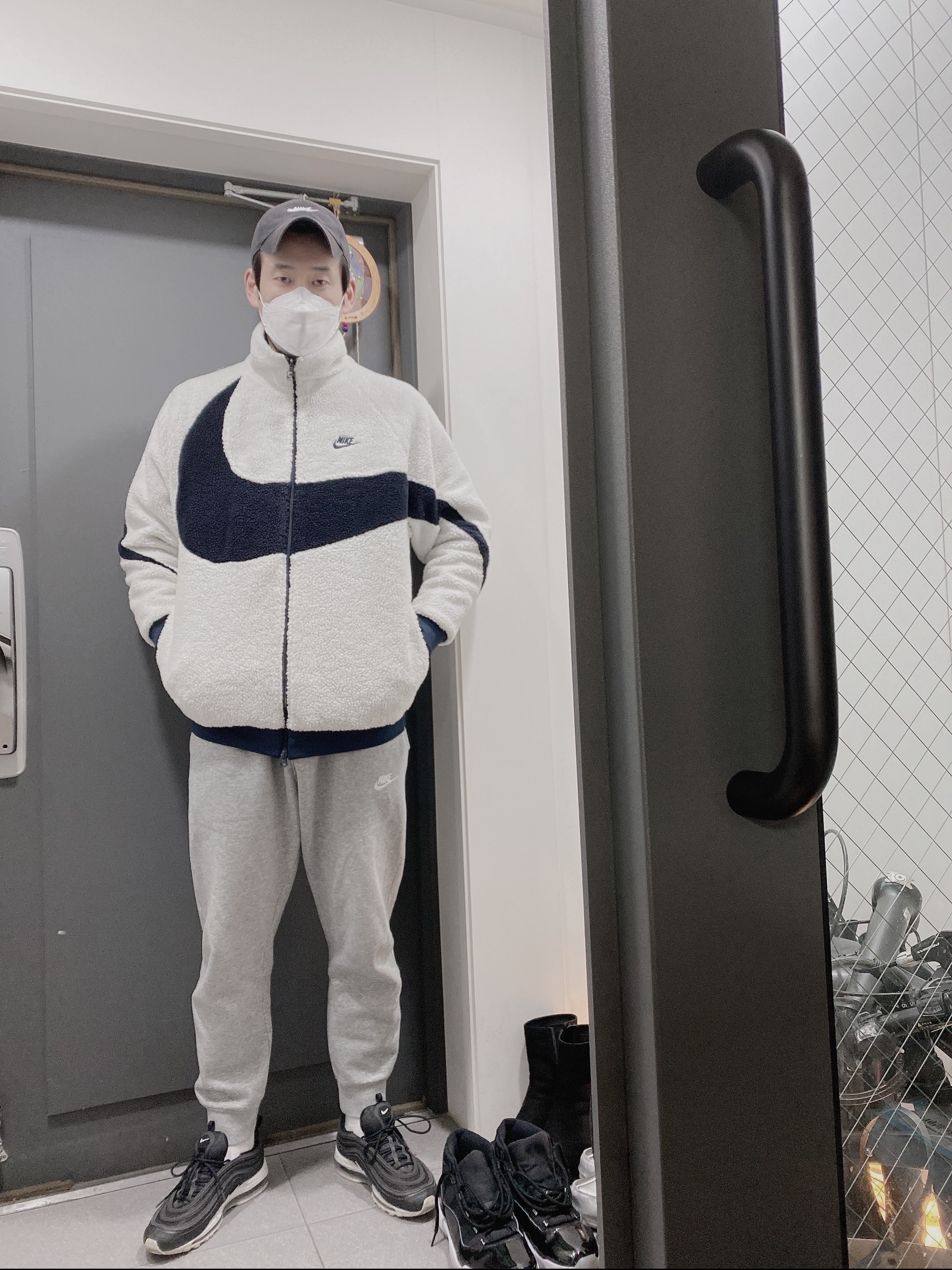Nike Air Max 97 Black White, Nike Big Swoosh Full Zip Jacket White Navy 착용 스타일