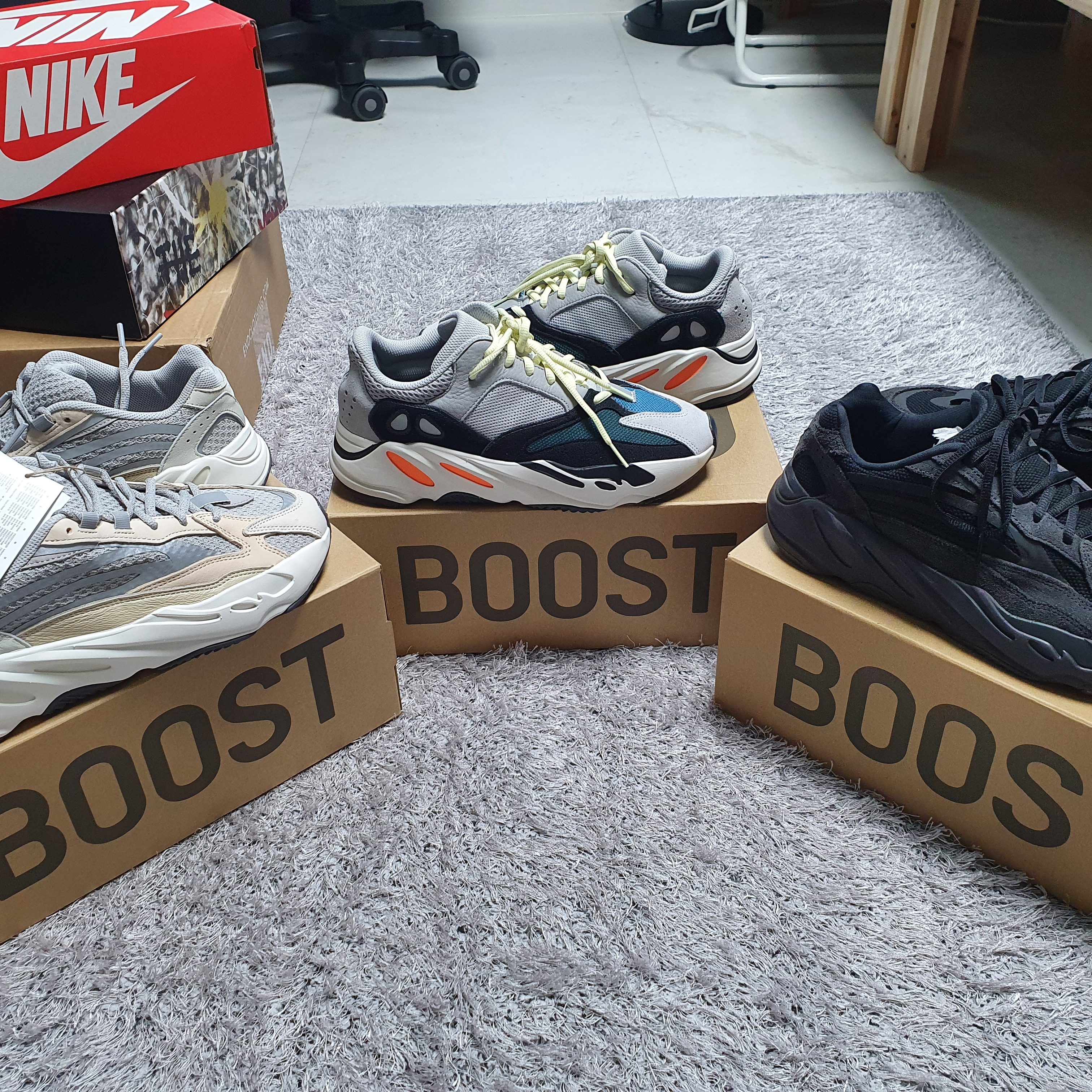 Adidas Yeezy Boost 700 V2 Cream, Adidas Yeezy Boost 700 Wave Runner Solid Grey 2017/2019 착용 스타일