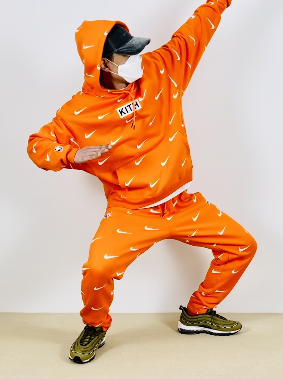 Nike x Kith New York Knicks AOP Hoodie Orange, Nike x Kith New York Knicks AOP Fleece Pants Orange 착용 스타일 - 4