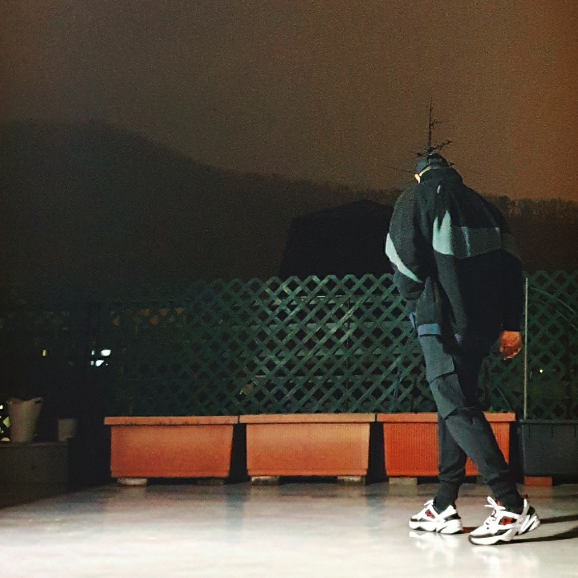 Nike M2K Tekno White Pure Platinum, Nike Big Swoosh Full Zip Jacket Black Anthracite 착용 스타일 - 2