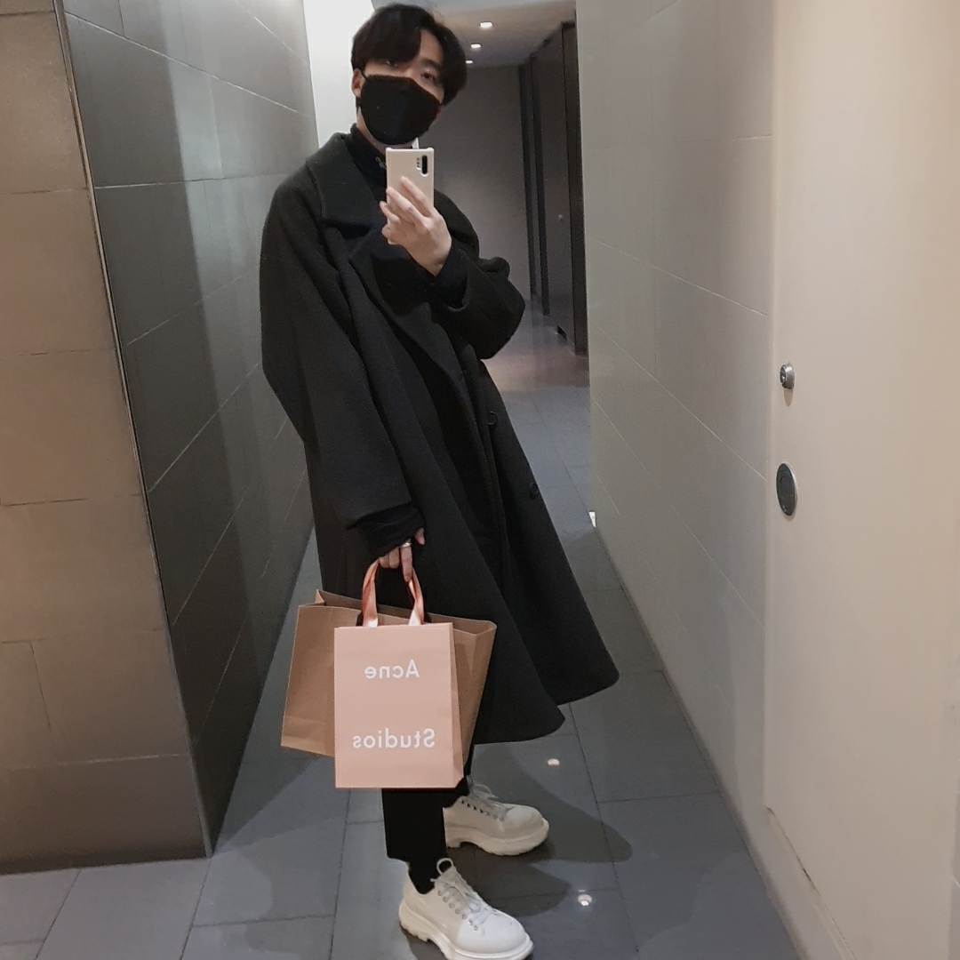 Alexander McQueen Tread Slick Lace Up Black White 착용 스타일