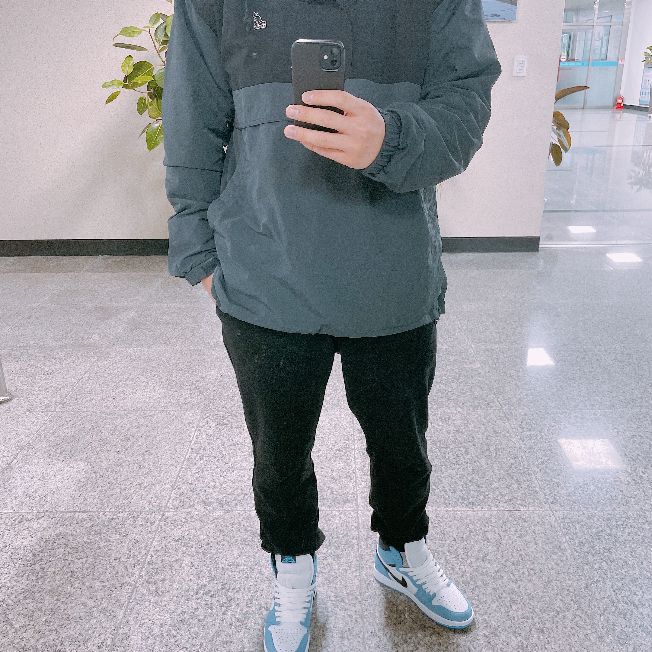 Jordan 1 Retro High OG University Blue 착용 스타일