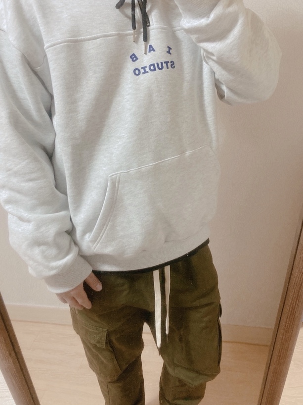 IAB Studio Half Zip Pullover Light Gray 착용 스타일
