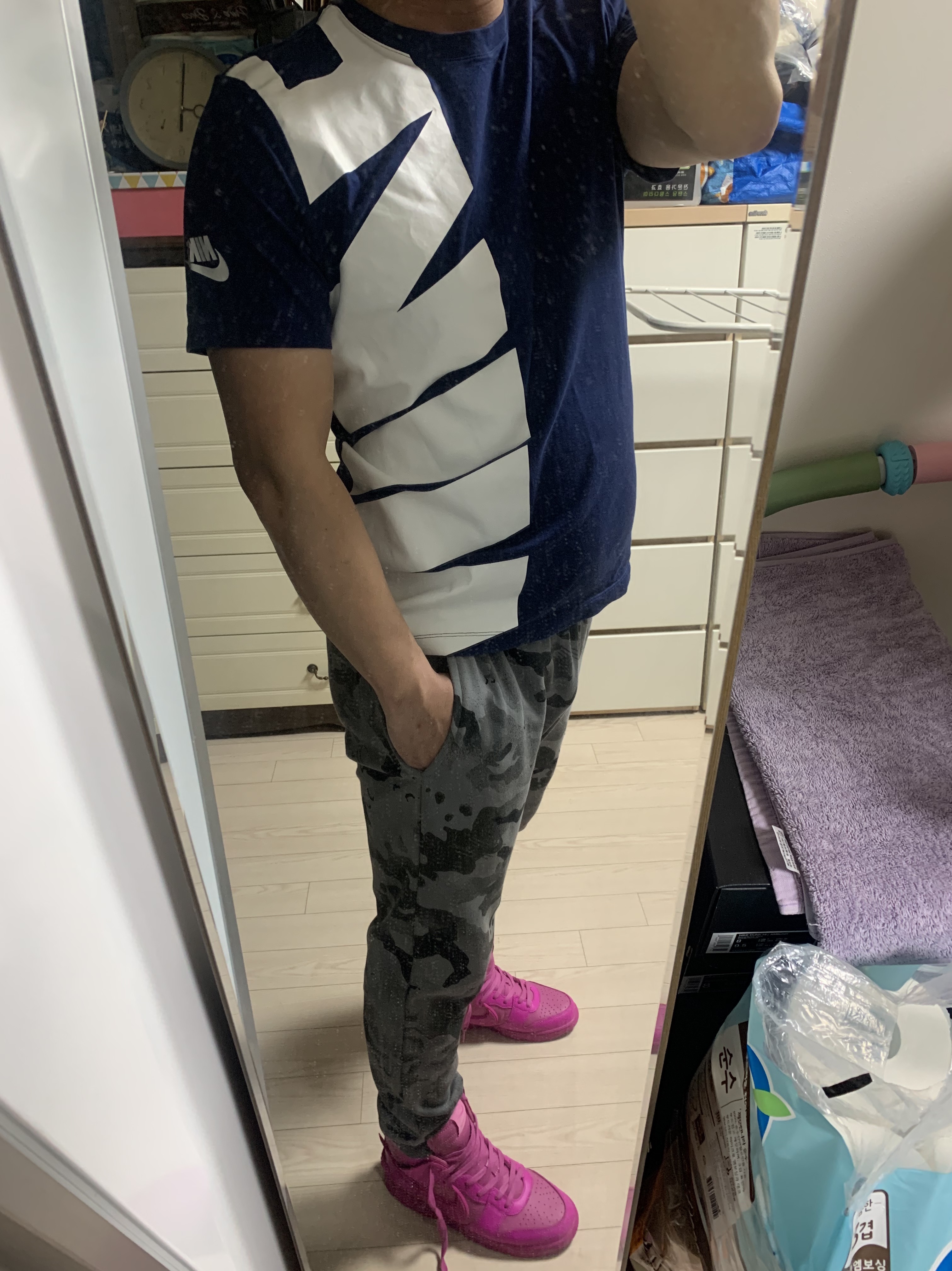 Nike x Ambush Dunk High Cosmic Fuchsia, Nike x Kim Jones Oversized T-Shirt Grey Heather - Asia 착용 스타일 - 2