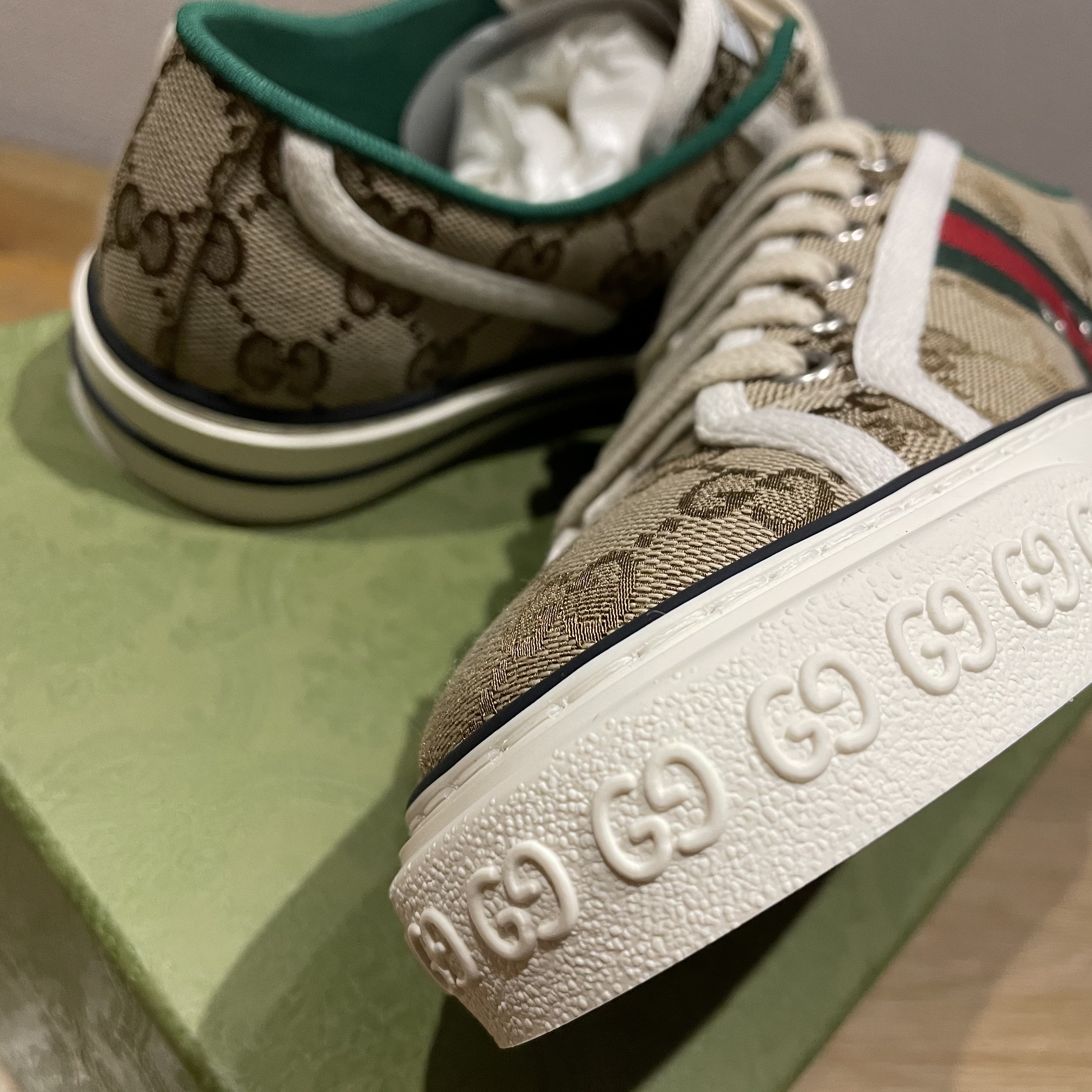 Gucci Tennis 1977 Ebony 착용 스타일