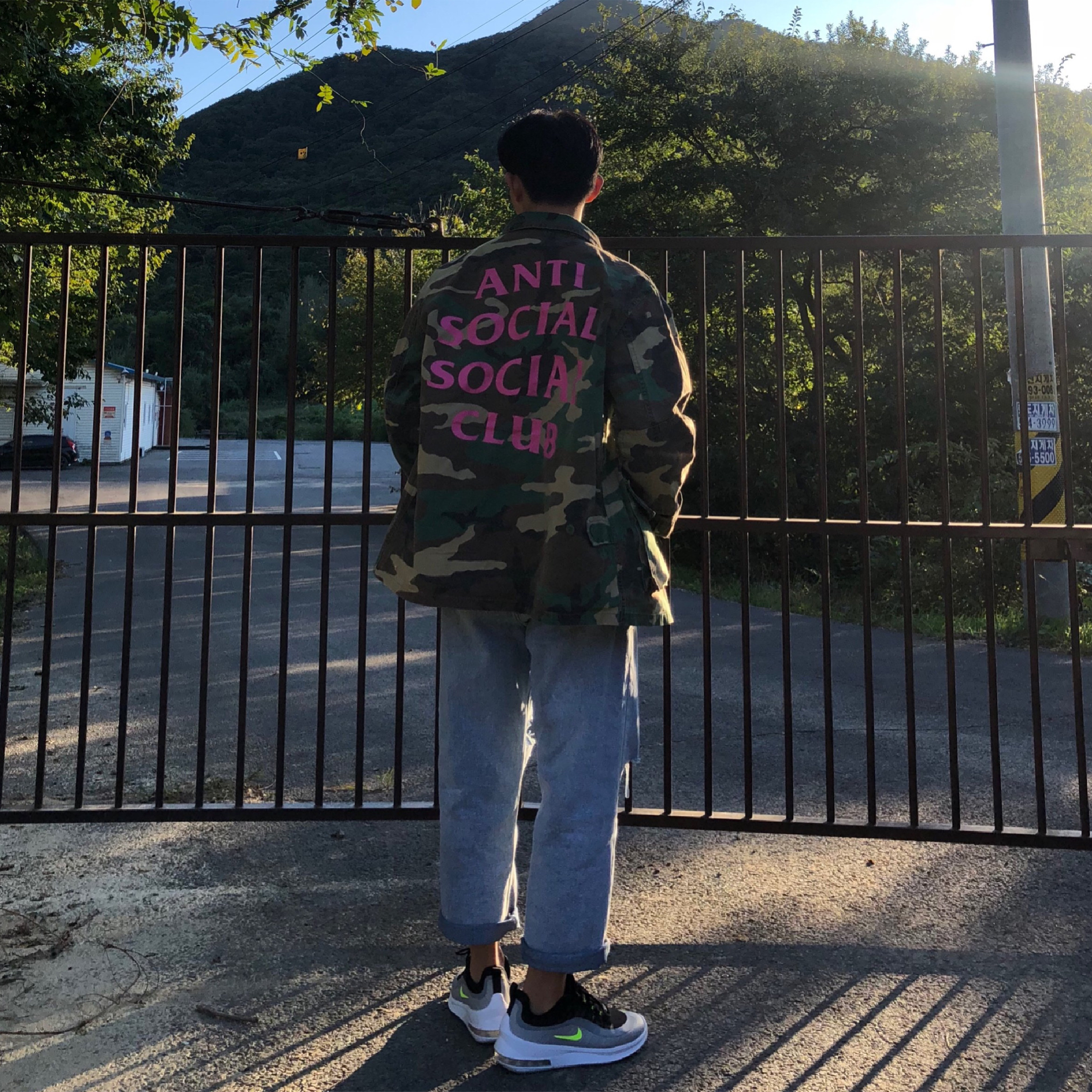 Anti Social Social Club x Fragment Bolt Hoodie Pink 착용 스타일