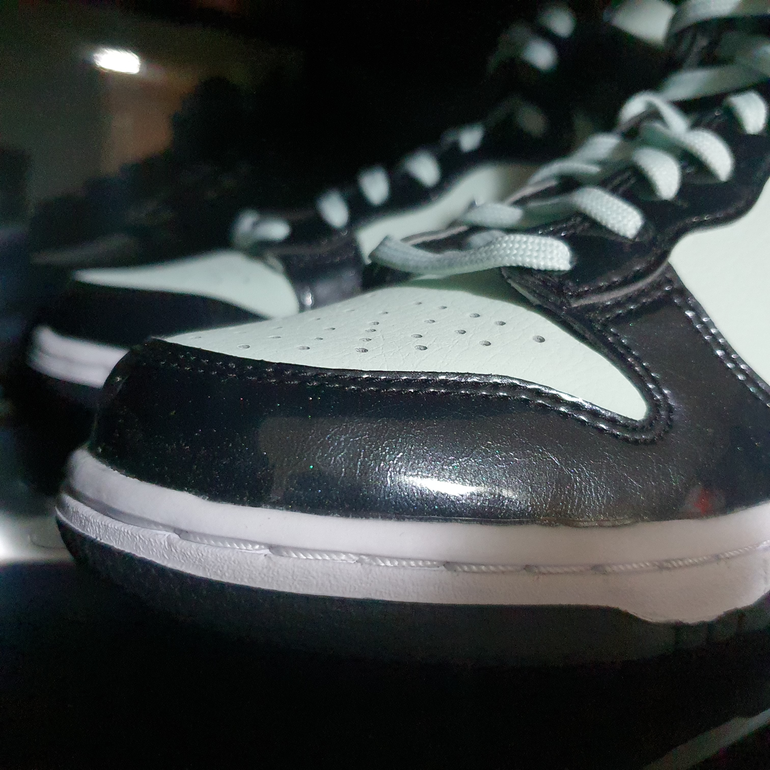 (GS) Nike Dunk High Barely Green 착용 스타일 - 3