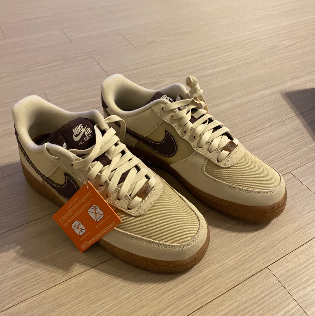 Nike Air Force 1 '07 LV8 Coffee 착용 스타일