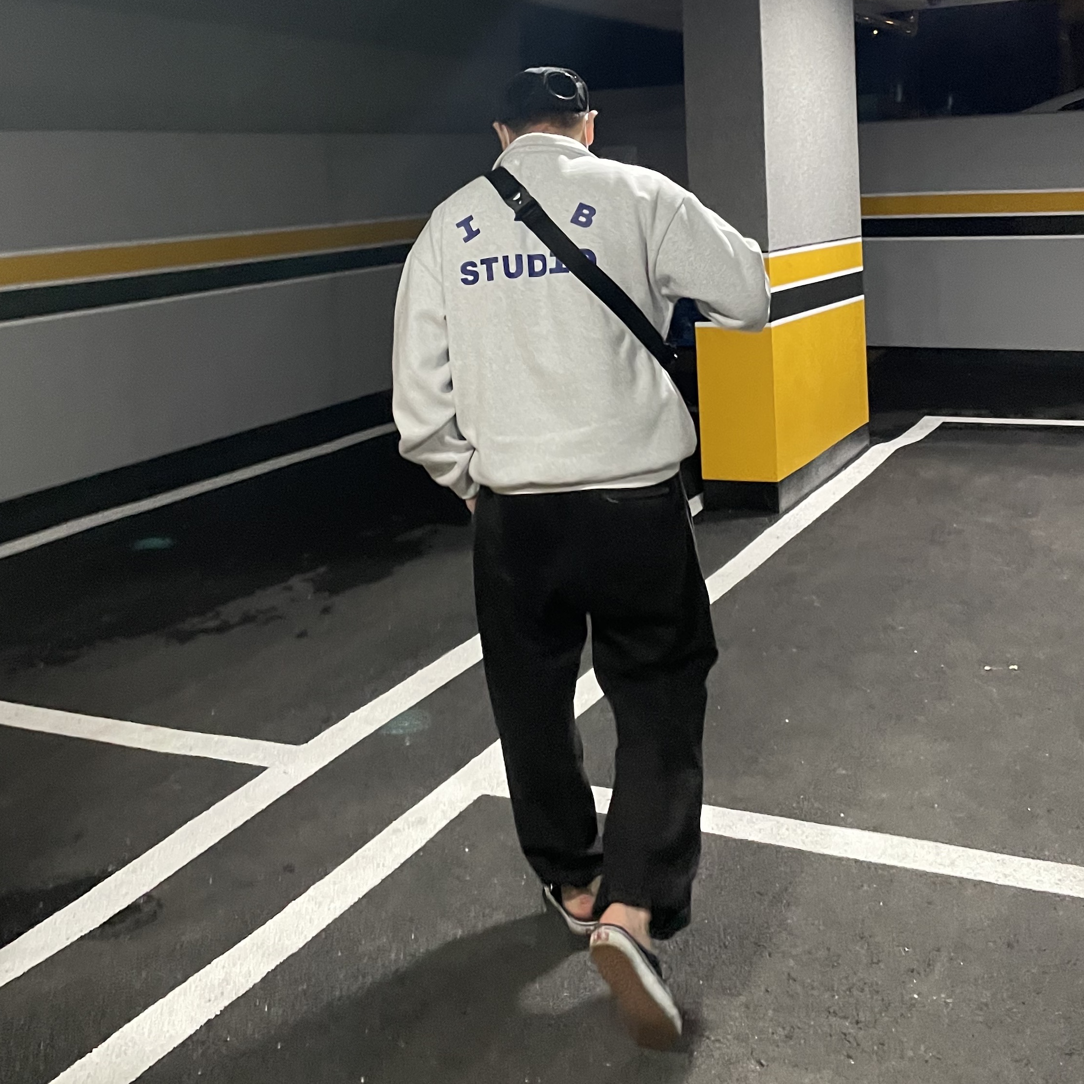 IAB Studio Half Zip Pullover Light Gray 착용 스타일 - 1