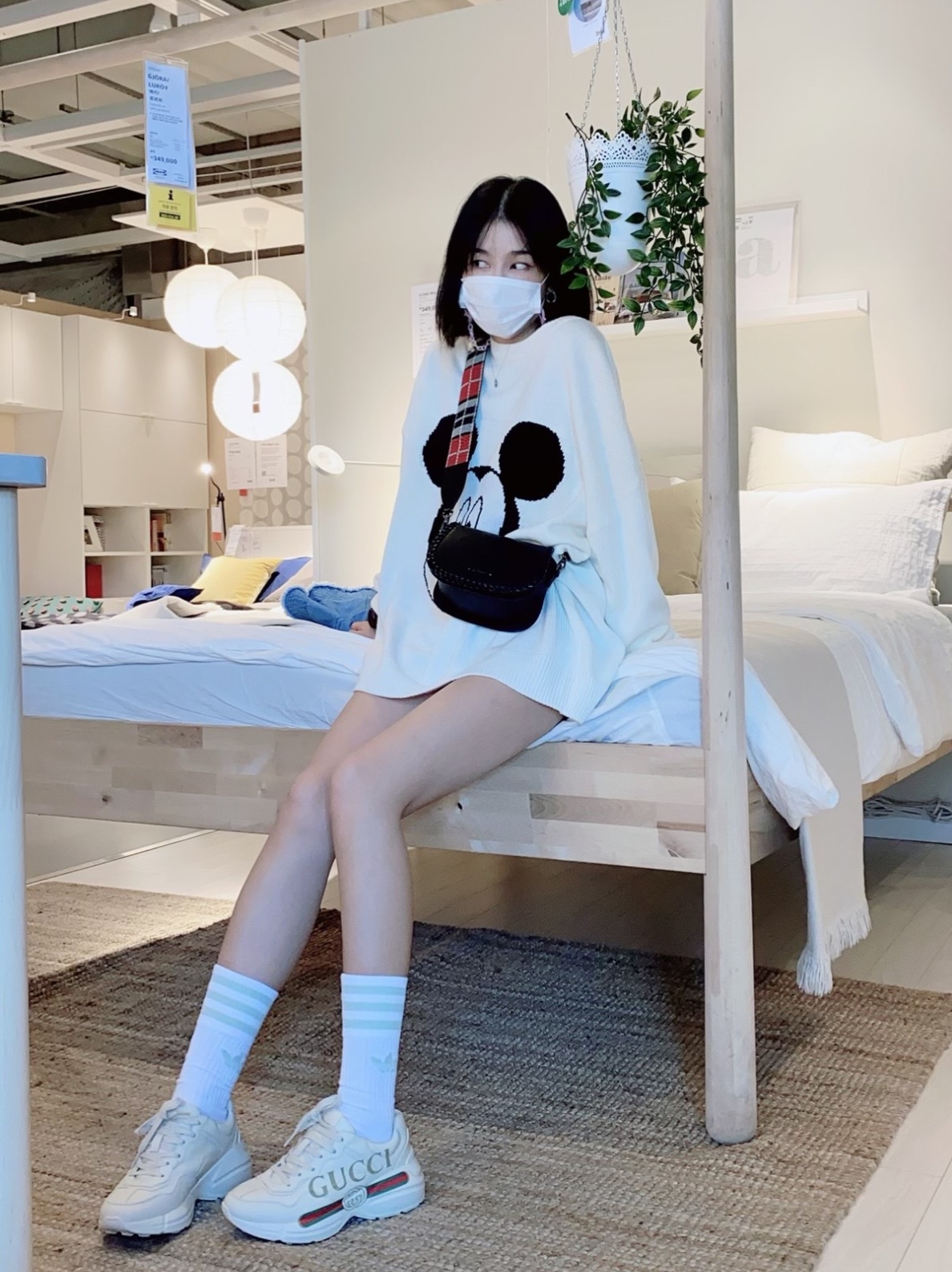 Gucci Rhyton Leather Sneakers Logo 착용 스타일