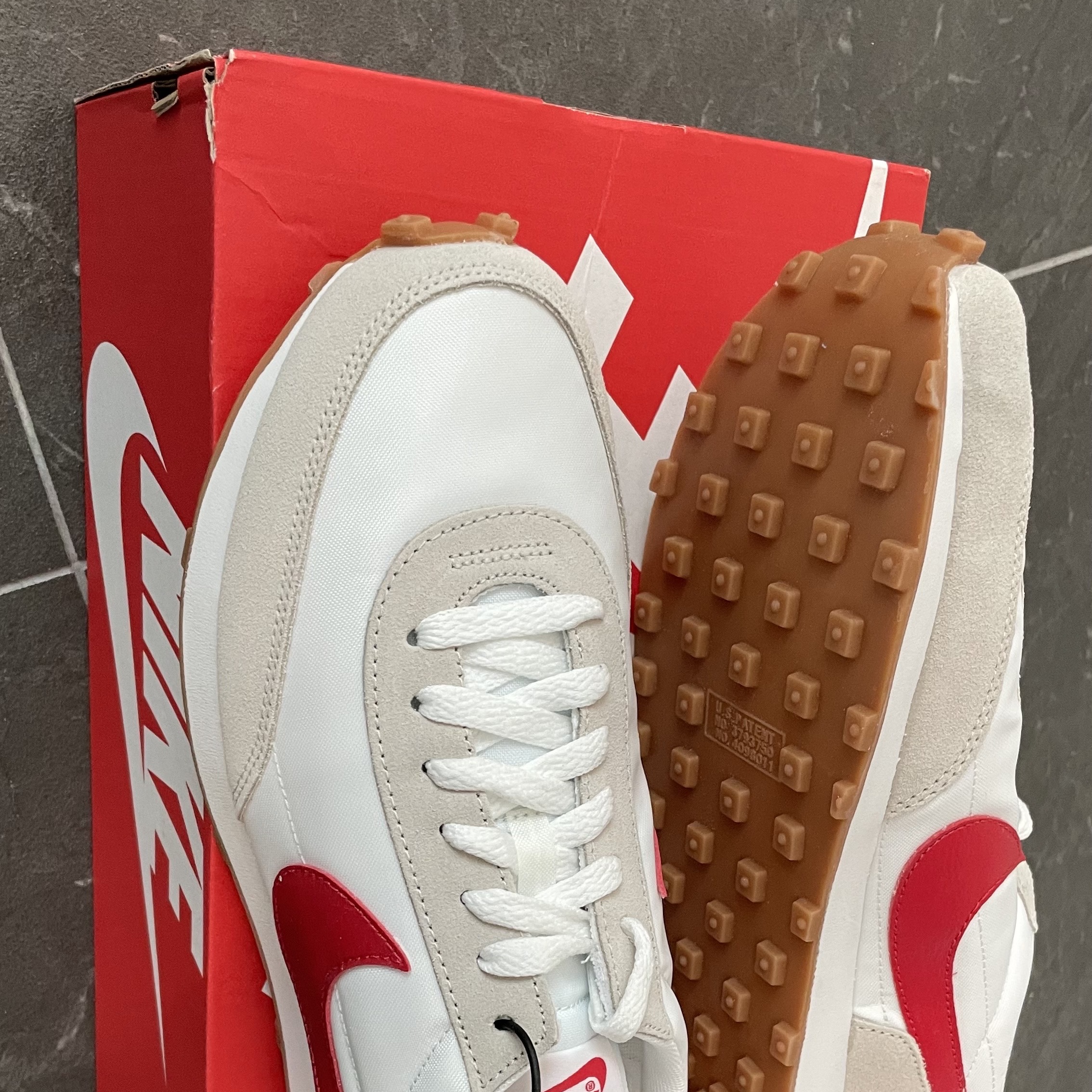 (W) Nike Daybreak Summit White University Red 착용 스타일