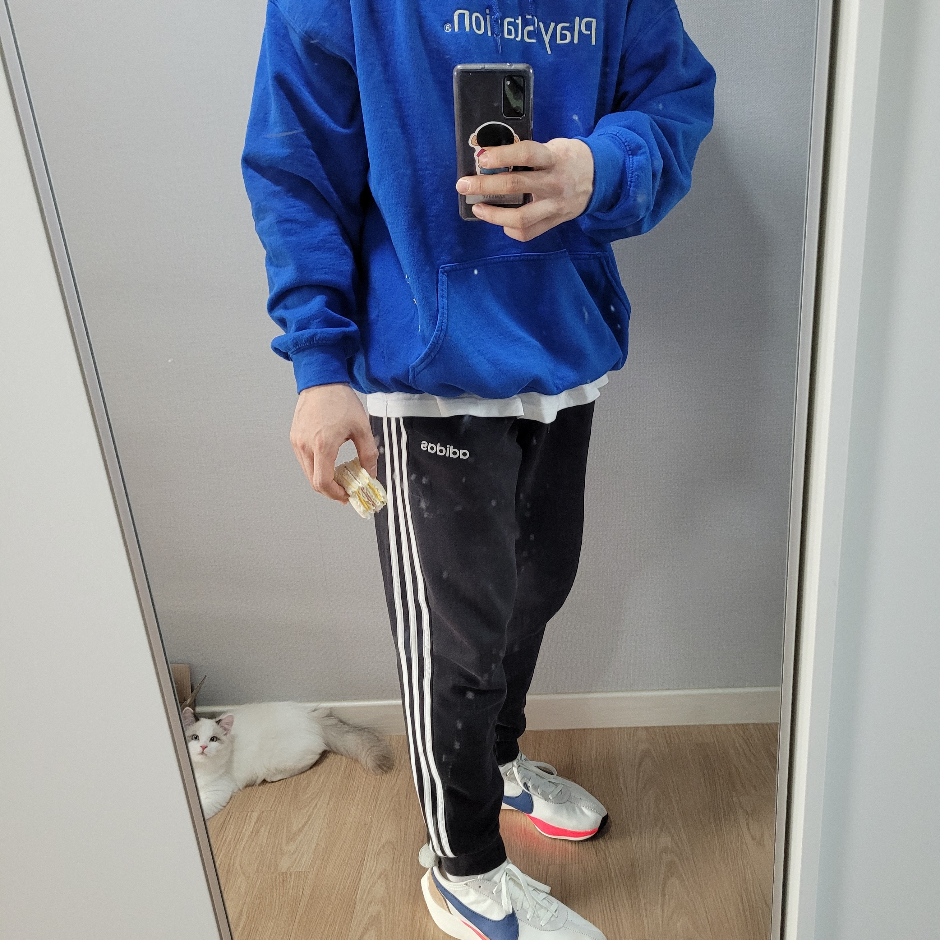 Nike Moon Racer Sail Solar Blue 착용 스타일