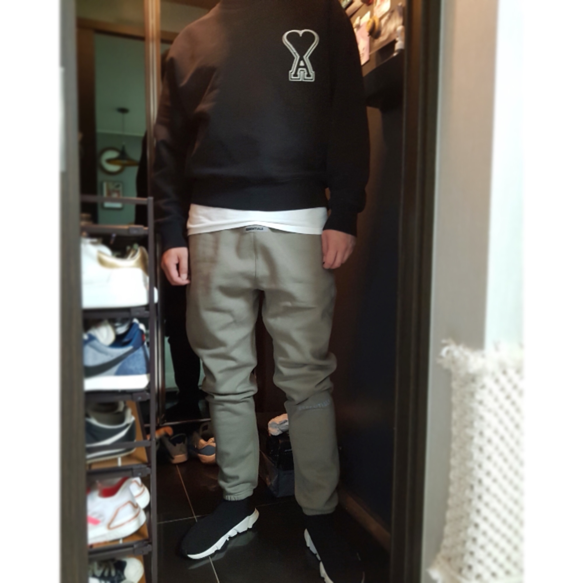 Essentials Sweatpants Cement - 20FW, Balenciaga Speed Trainer Black White 2020 착용 스타일