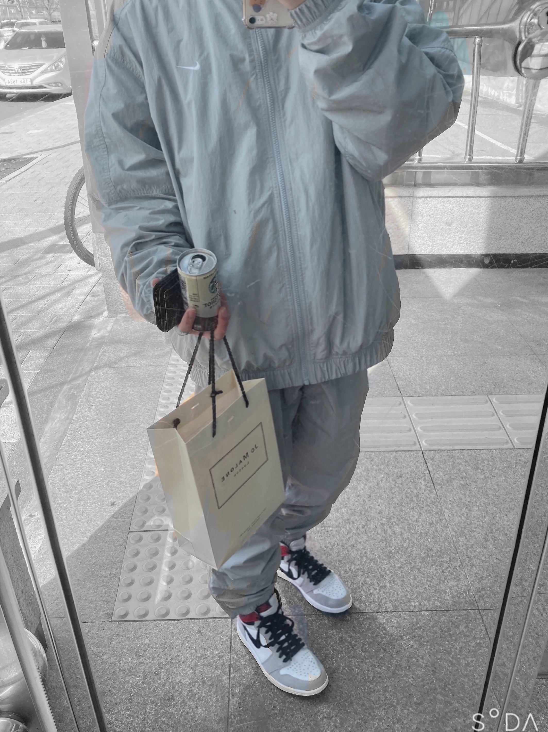 Jordan 1 Retro High OG Light Smoke Grey, Nike M NRG Track Jacket Grey 착용 스타일