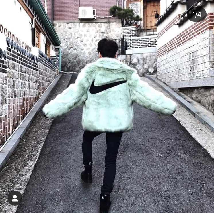 (W) Nike x Ambush Reversible Faux-Fur Coat Jade Horizon 착용 스타일