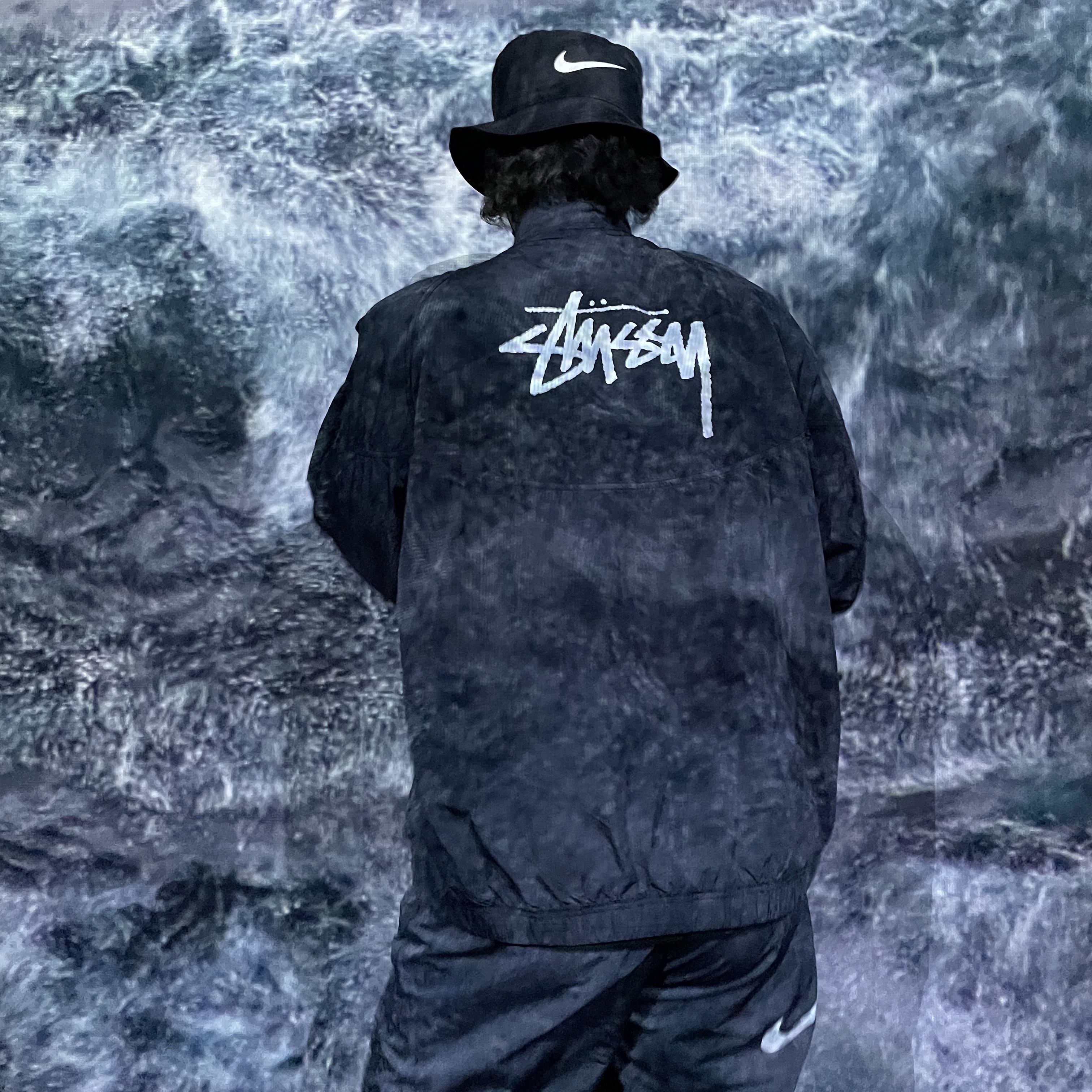 Nike x Stussy Windrunner Jacket Off Noir, Nike x Stussy Beach Pants Off Noir 착용 스타일