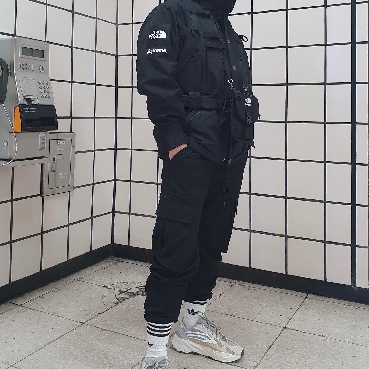 Supreme x The North Face RTG Jacket + Vest Black - 20SS, Supreme x The North Face RTG Utility Pouch Black - 20SS 착용 스타일 - 2