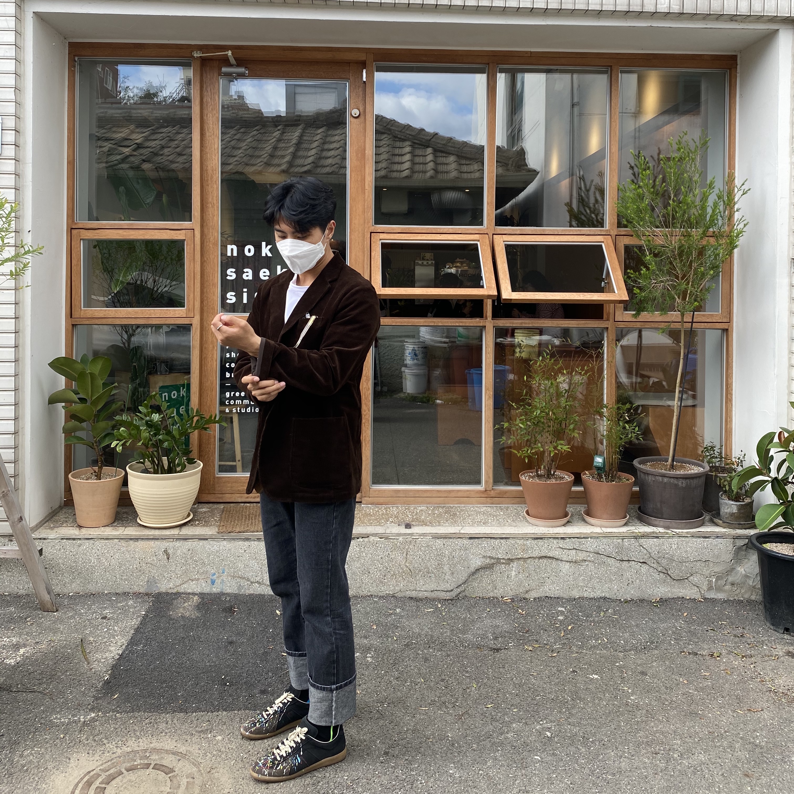 Maison Margiela Replica Paint Drop Sneakers Black 착용 스타일