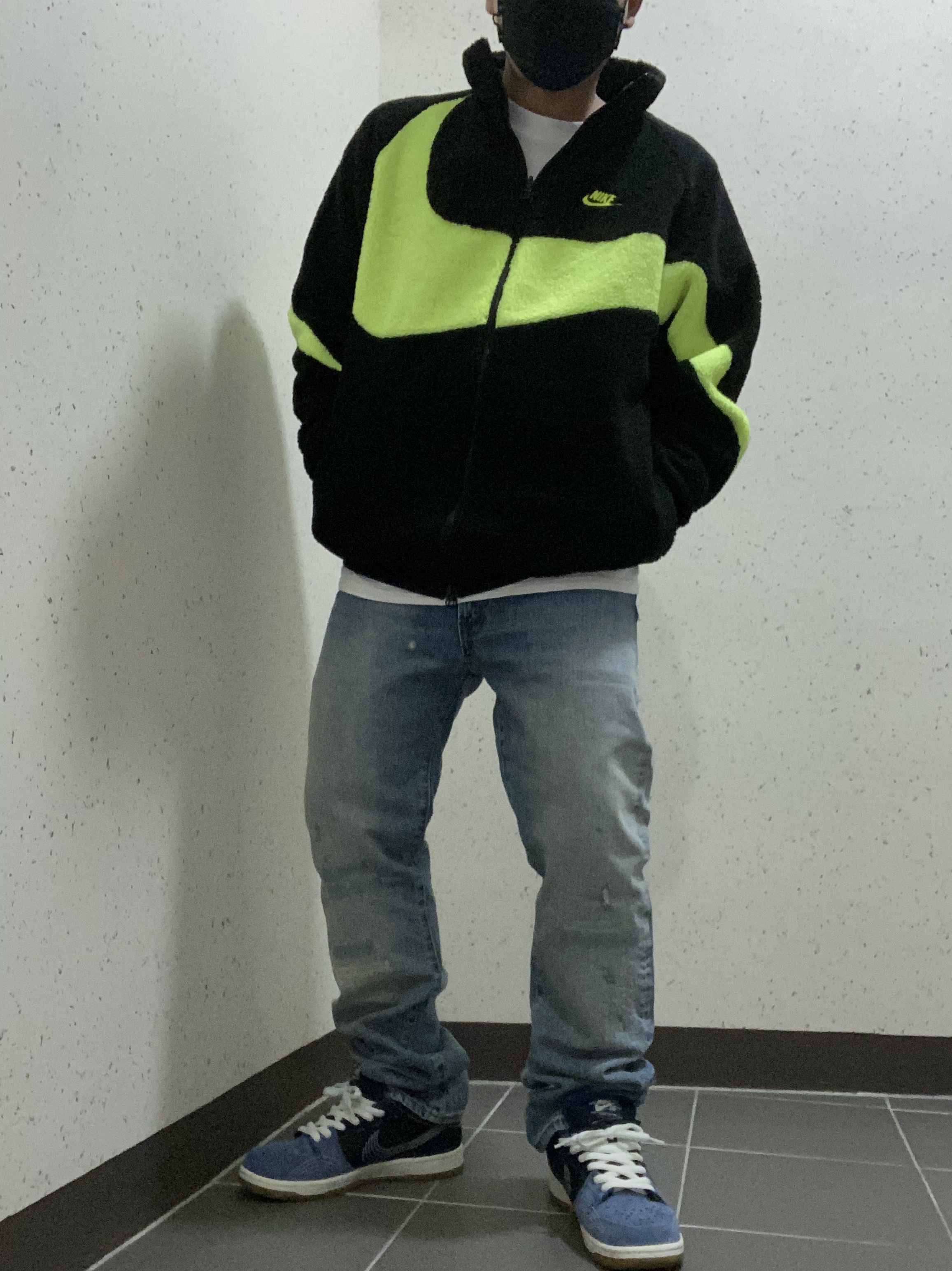 Nike Big Swoosh Full Zip Jacket Black Volt, Nike SB Dunk Low Pro Mystic Navy 착용 스타일 - 1