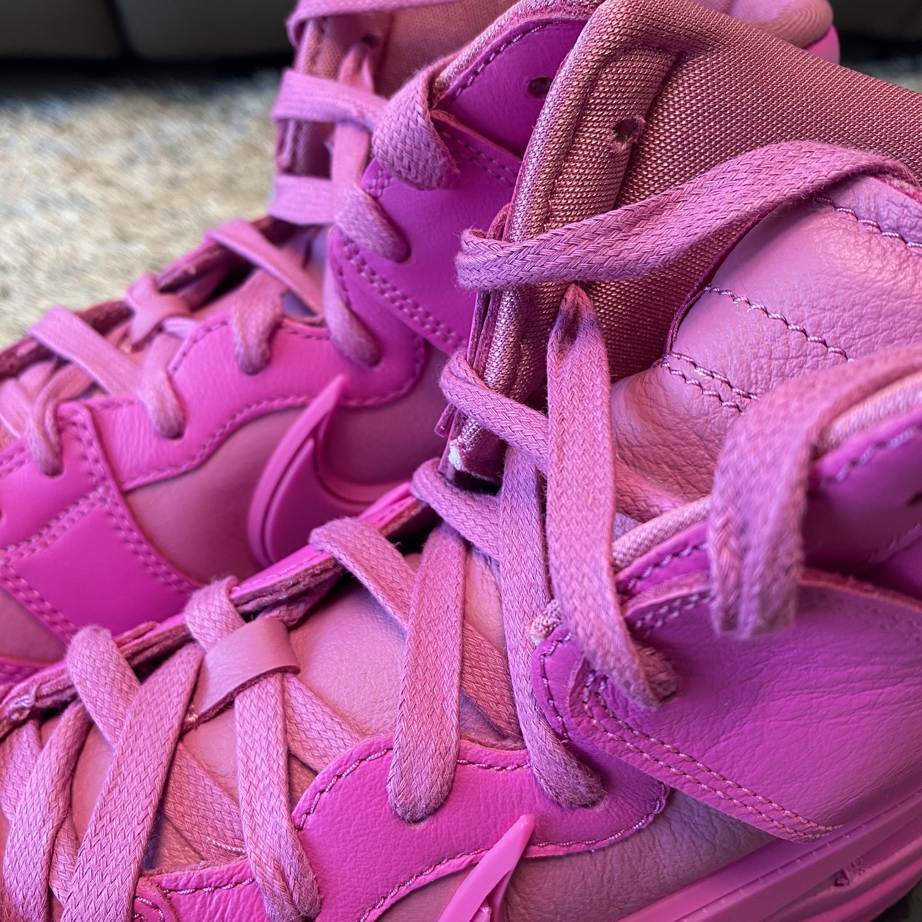 Nike x Ambush Dunk High Cosmic Fuchsia 착용 스타일 - 2