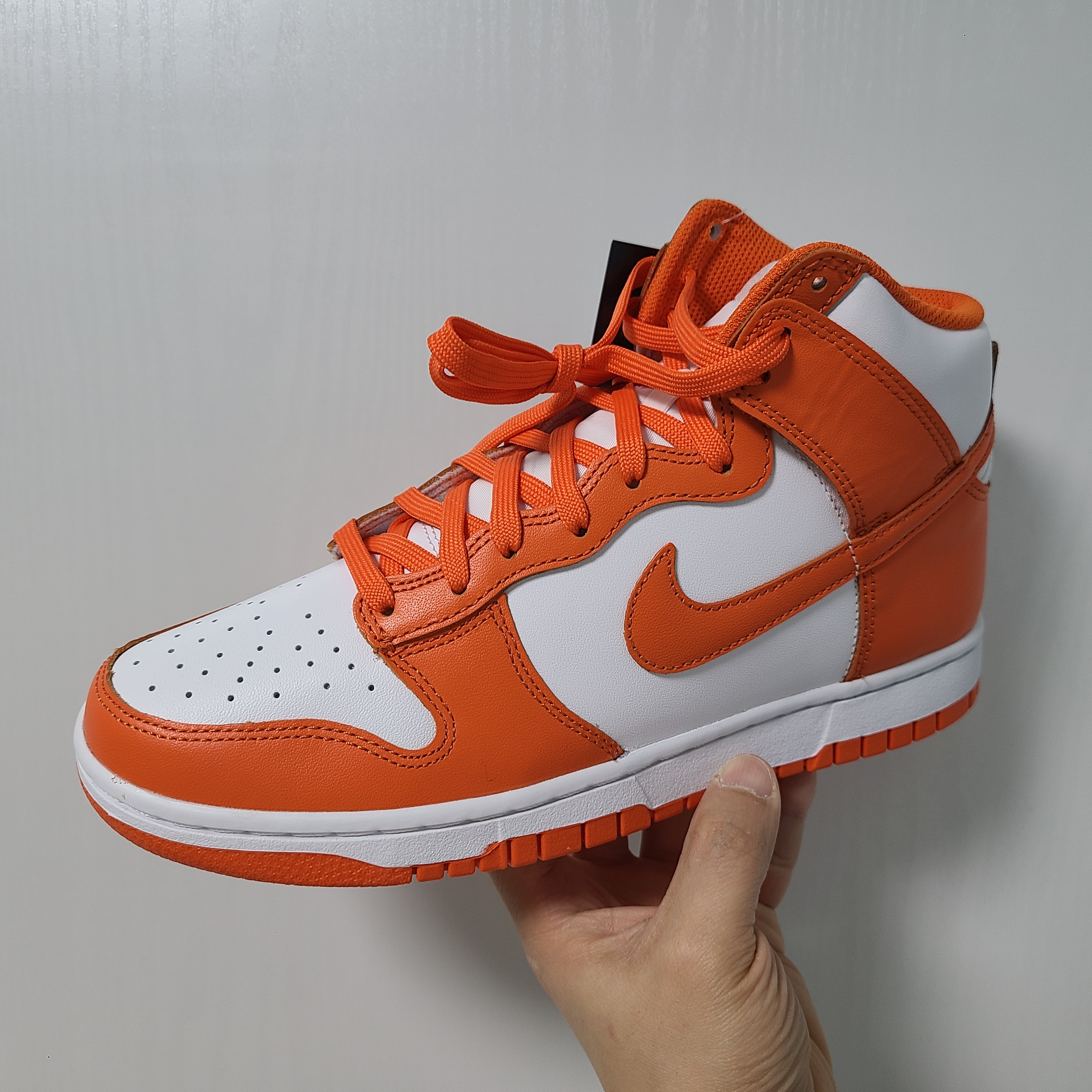 Nike Dunk High Retro Orange Blaze 착용 스타일
