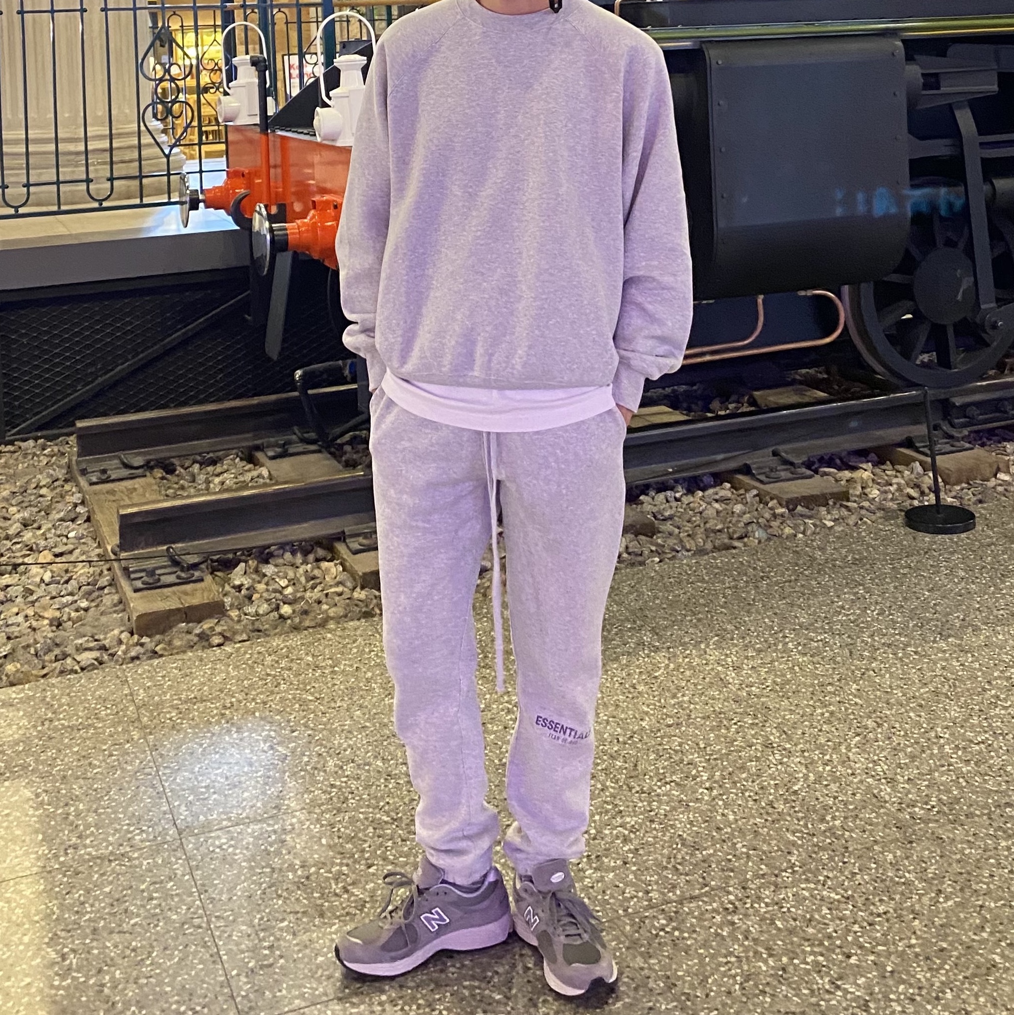 Essentials Sweatpants Heather Grey - 20FW 착용 스타일 - 1