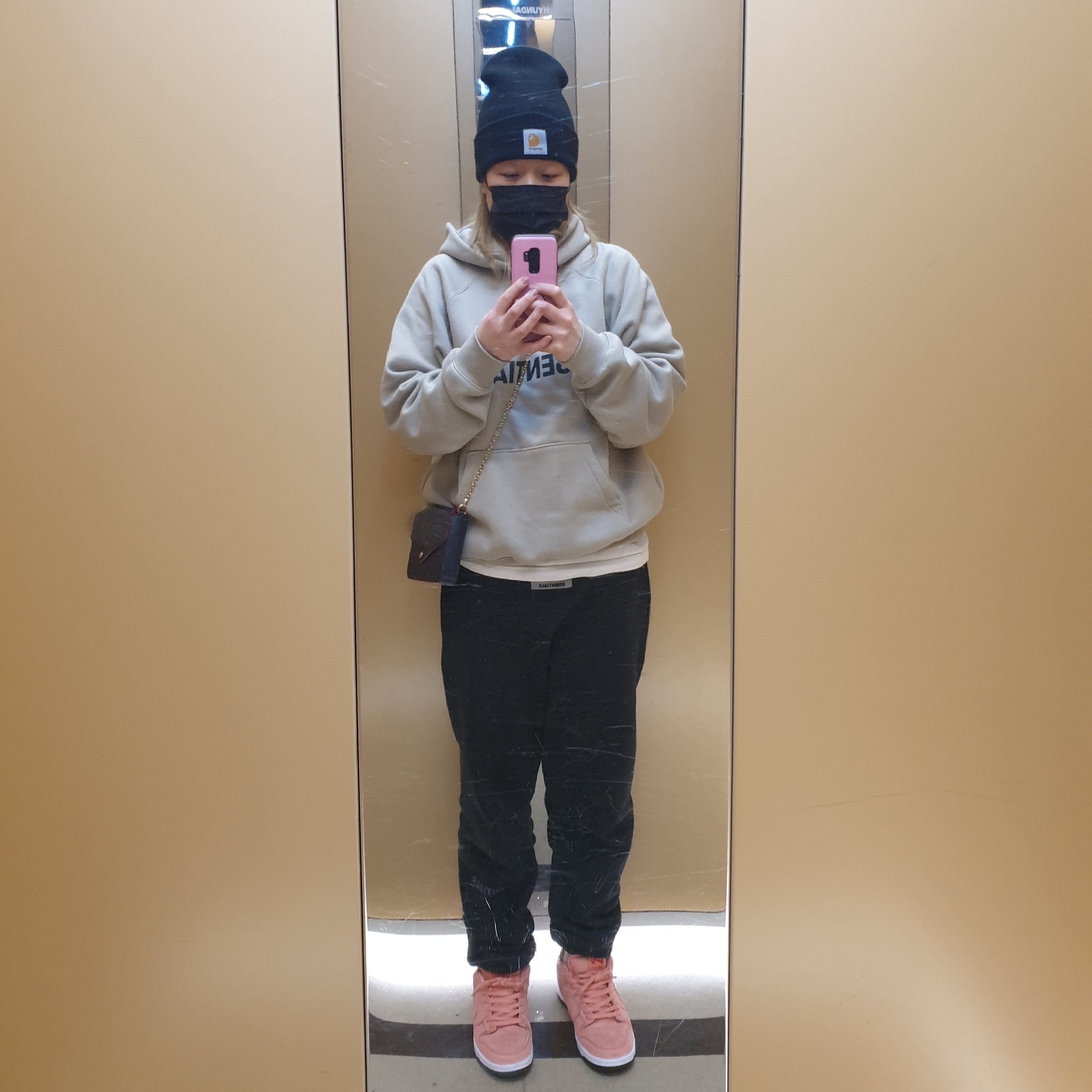 Essentials 3D Silicon Applique Pullover Hoodie Olive/Khaki - 20FW, Essentials Sweatpants Dark Slate/Black 2020 착용 스타일