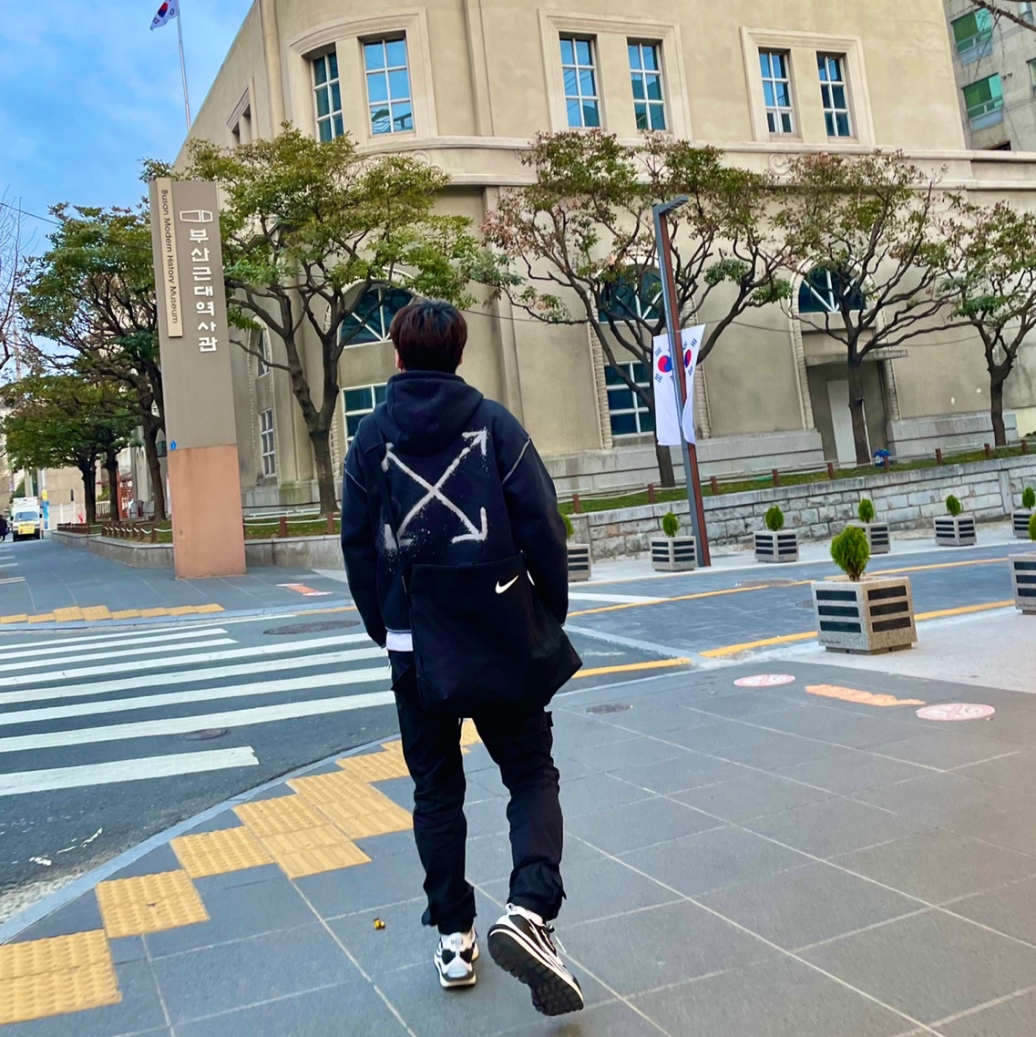 Nike x Off-White NRG RU Hoodie, Nike x Sacai VaporWaffle Black White 착용 스타일