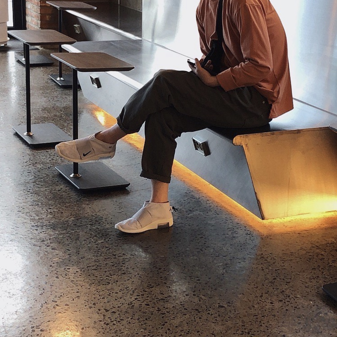 Nike x Fear of God Air Fear of God Moccasin Pure Platinum 착용 스타일