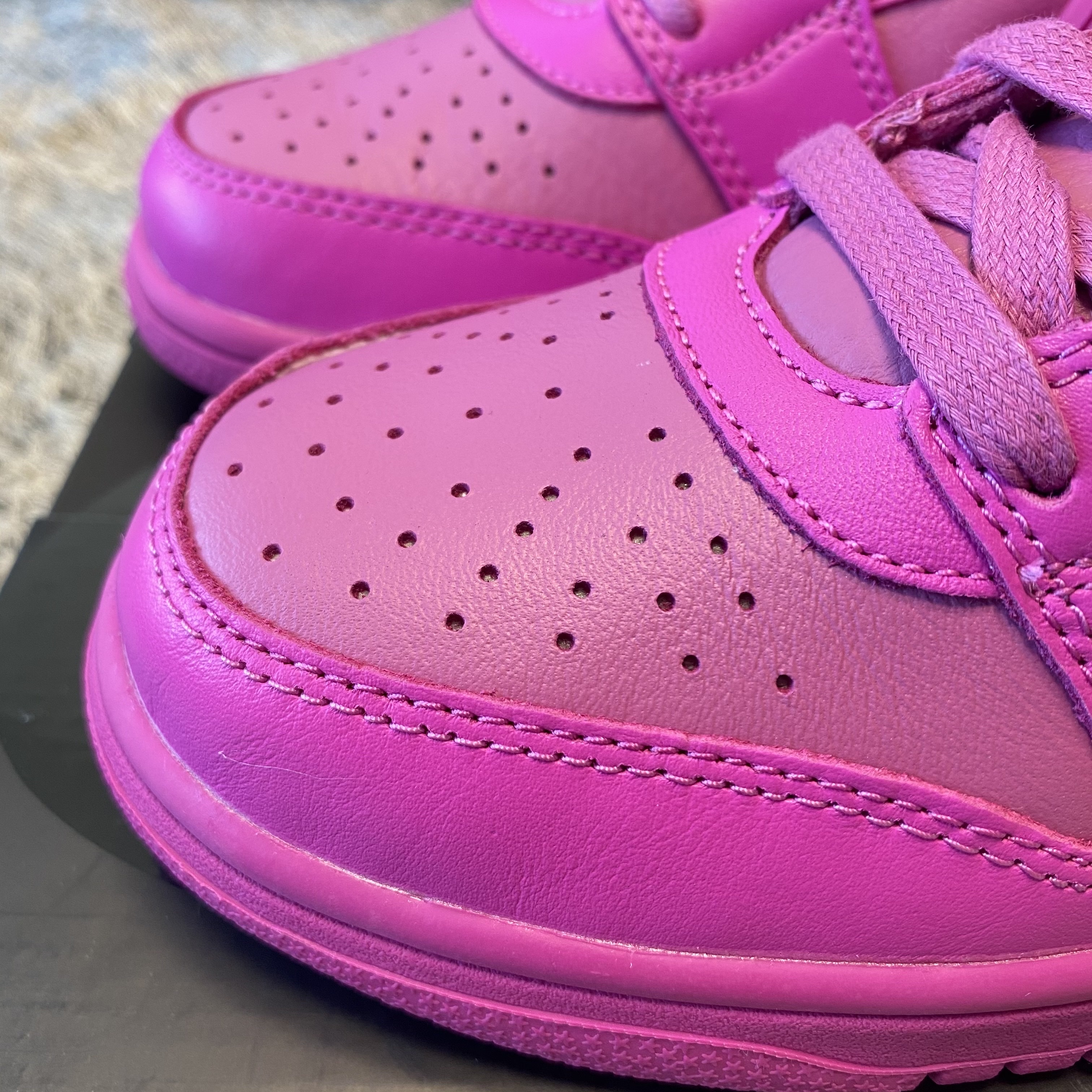 Nike x Ambush Dunk High Cosmic Fuchsia 착용 스타일 - 3