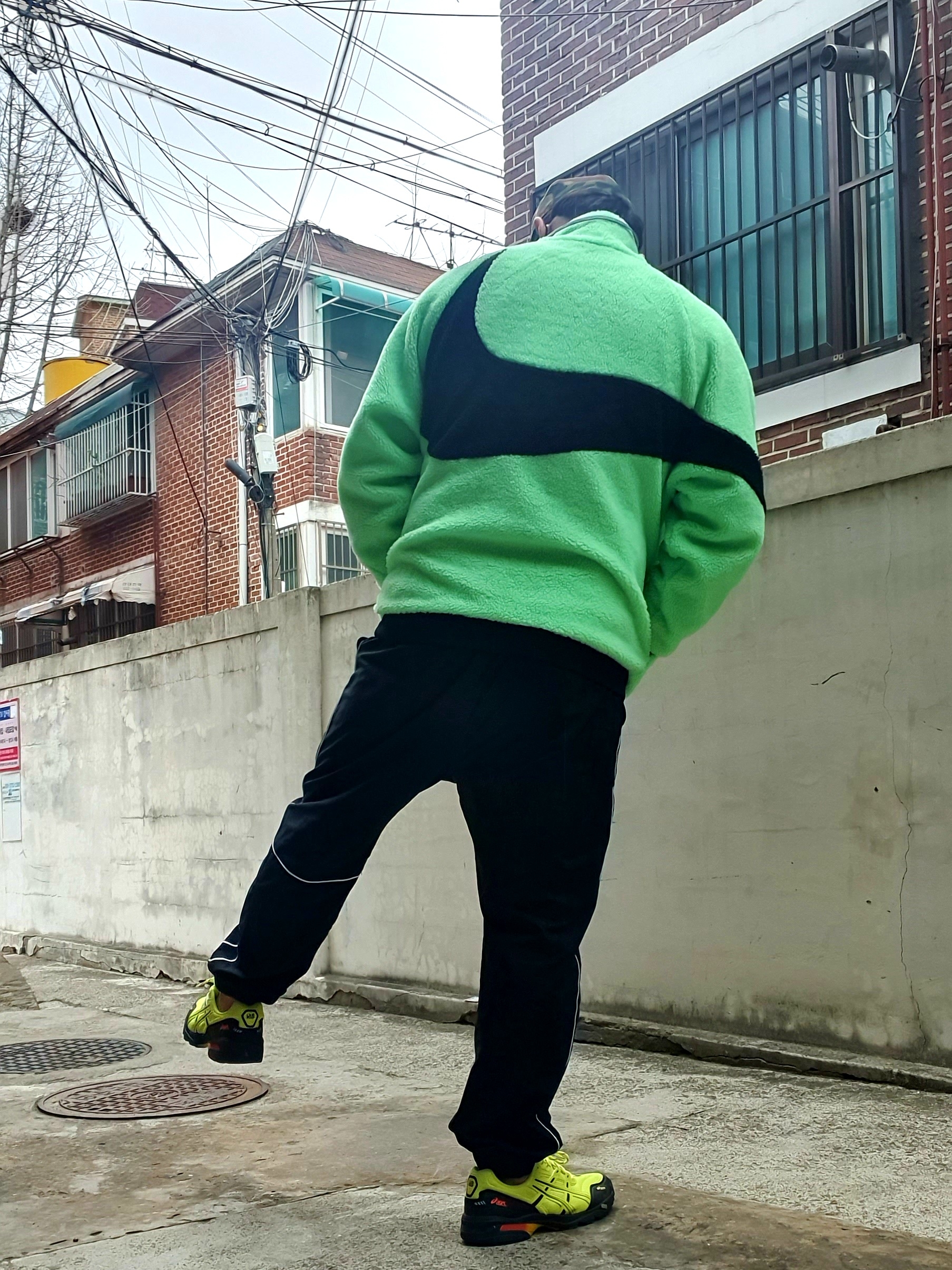 Nike Big Swoosh Full Zip Jacket Green Black, Asics x IAB Studio Gel-1090 Lime 착용 스타일