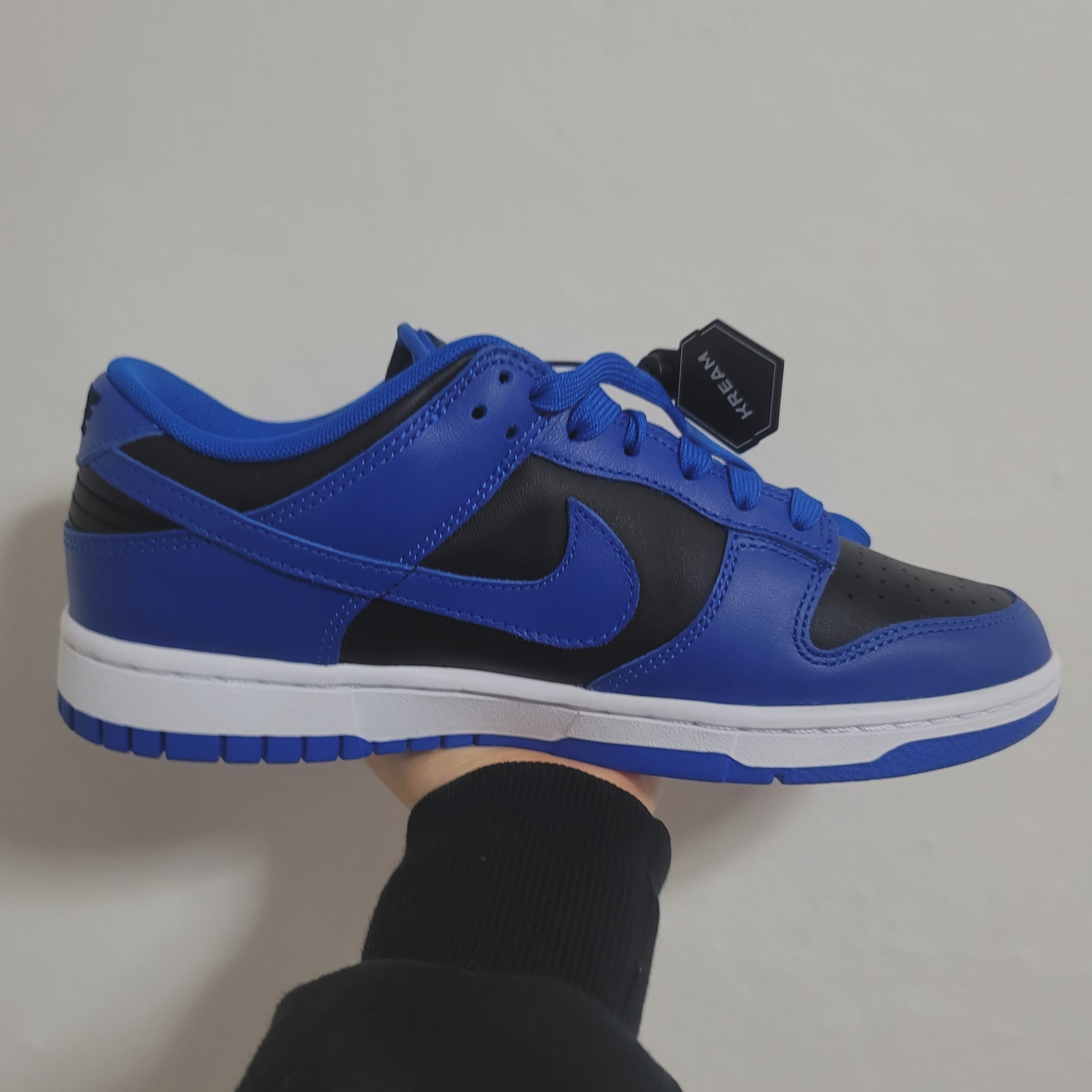 Nike Dunk Low Retro Hyper Cobalt 착용 스타일