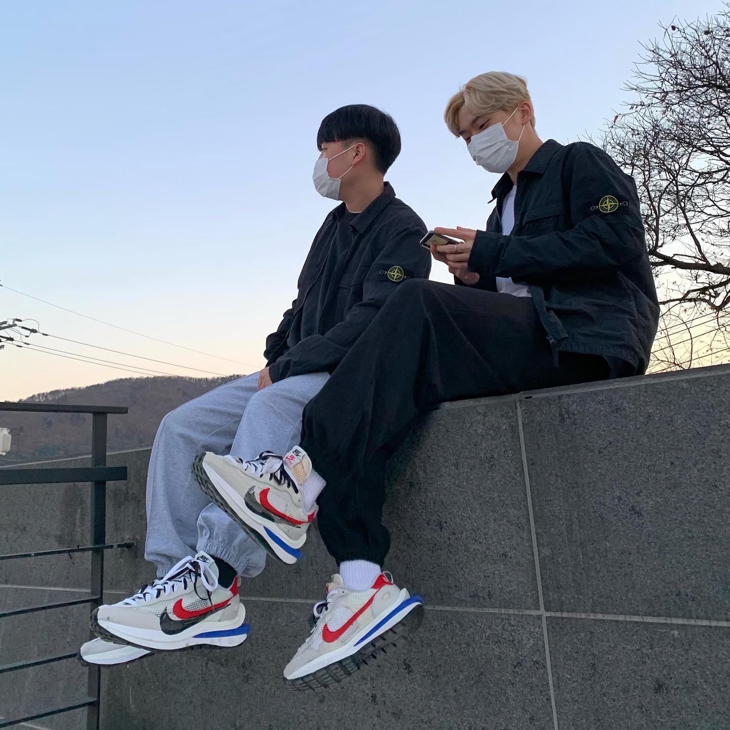 Nike x Sacai VaporWaffle Royal Fuchsia 착용 스타일