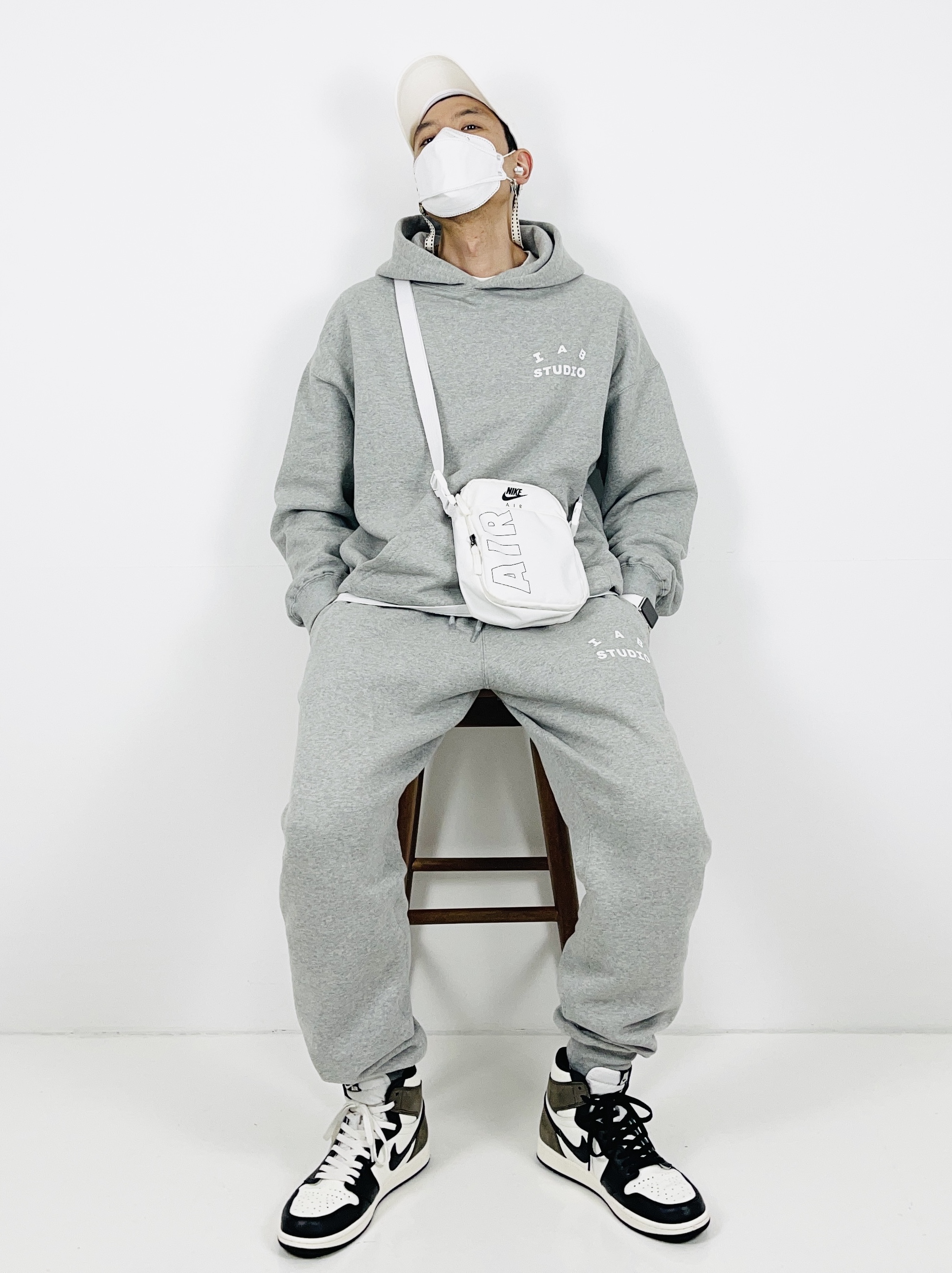 IAB Studio Hoodie Gray - 21SS, IAB Studio Sweatpants Gray - 21SS 착용 스타일 - 1