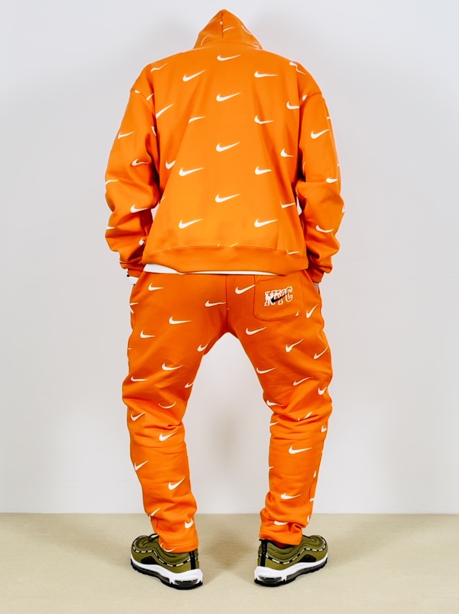Nike x Kith New York Knicks AOP Hoodie Orange, Nike x Kith New York Knicks AOP Fleece Pants Orange 착용 스타일 - 2