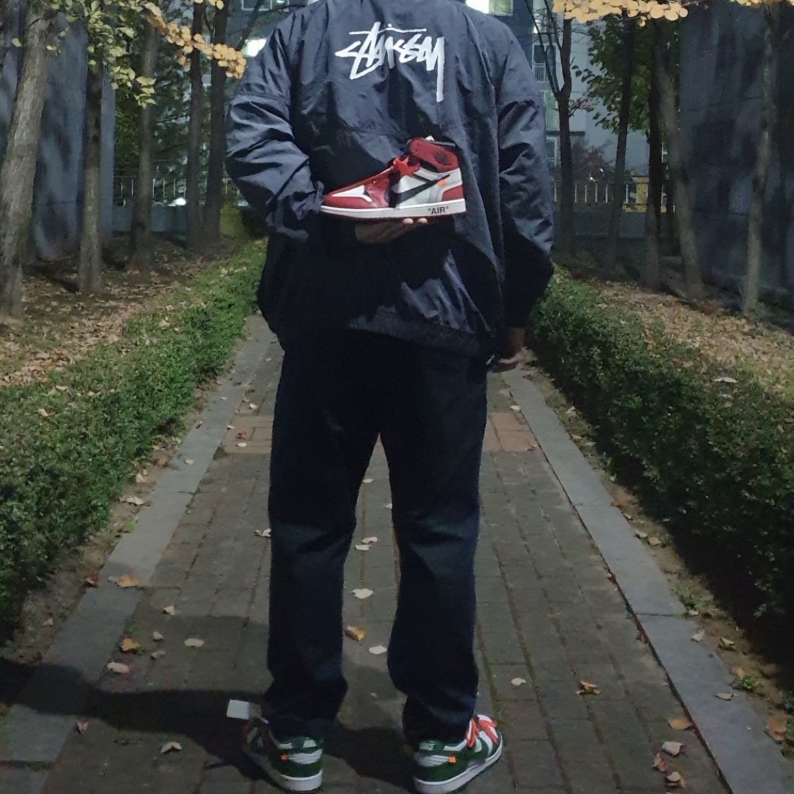 Jordan 1 x Off-White Retro High Chicago The Ten, Nike x Stussy Windrunner Jacket Off Noir 착용 스타일