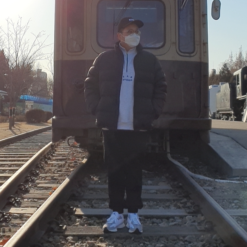 IAB Studio Half Zip Pullover Light Gray, New Balance 327 Grey 착용 스타일