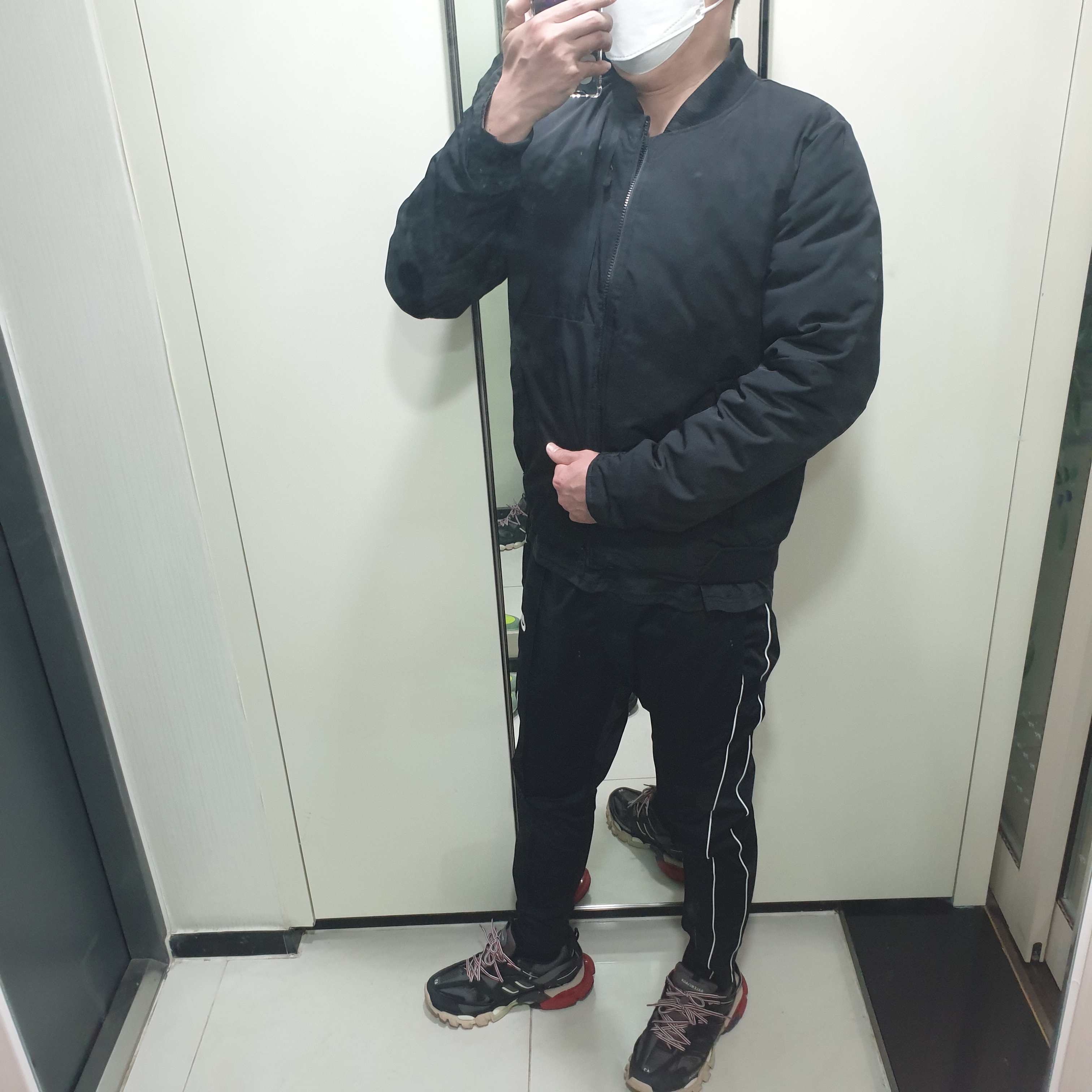 Balenciaga Track Sneakers Black Red 2019 착용 스타일