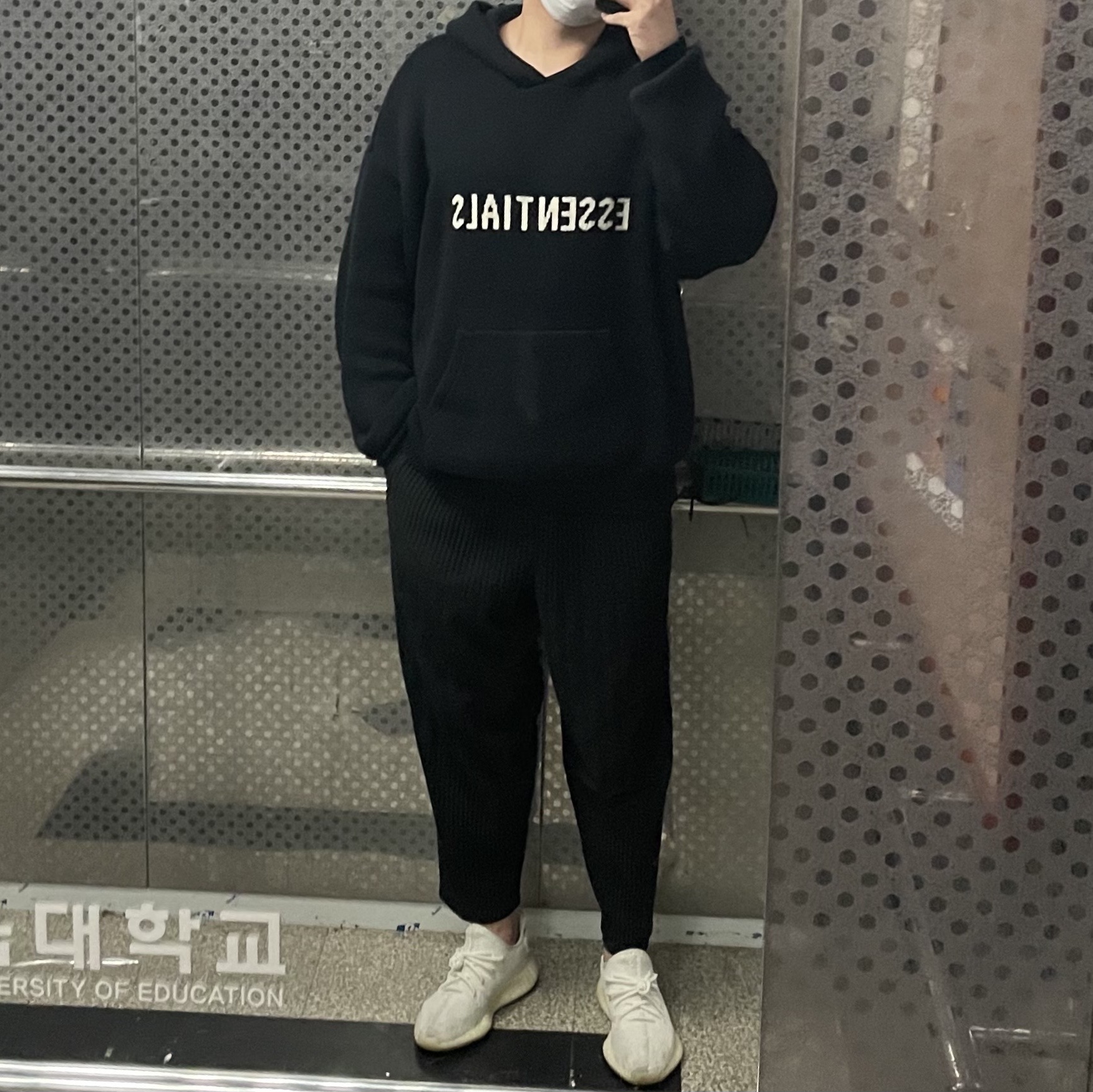 Adidas Yeezy Boost 350 V2 Cream/Triple White, Essentials Knit Hoodie Black - 20FW 착용 스타일