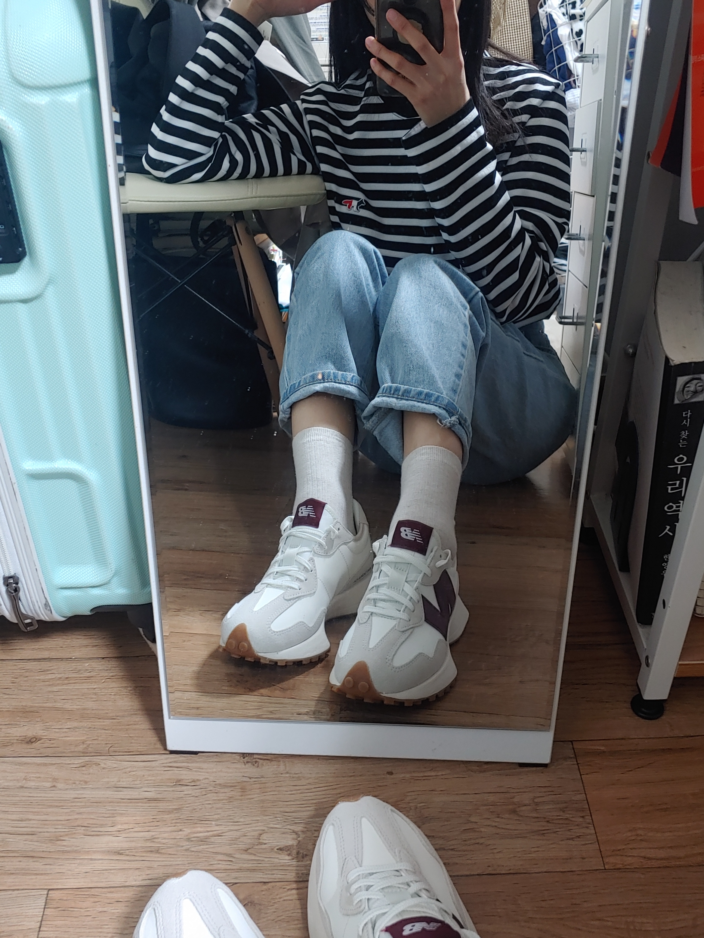 (W) New Balance 327 Burgundy 착용 스타일