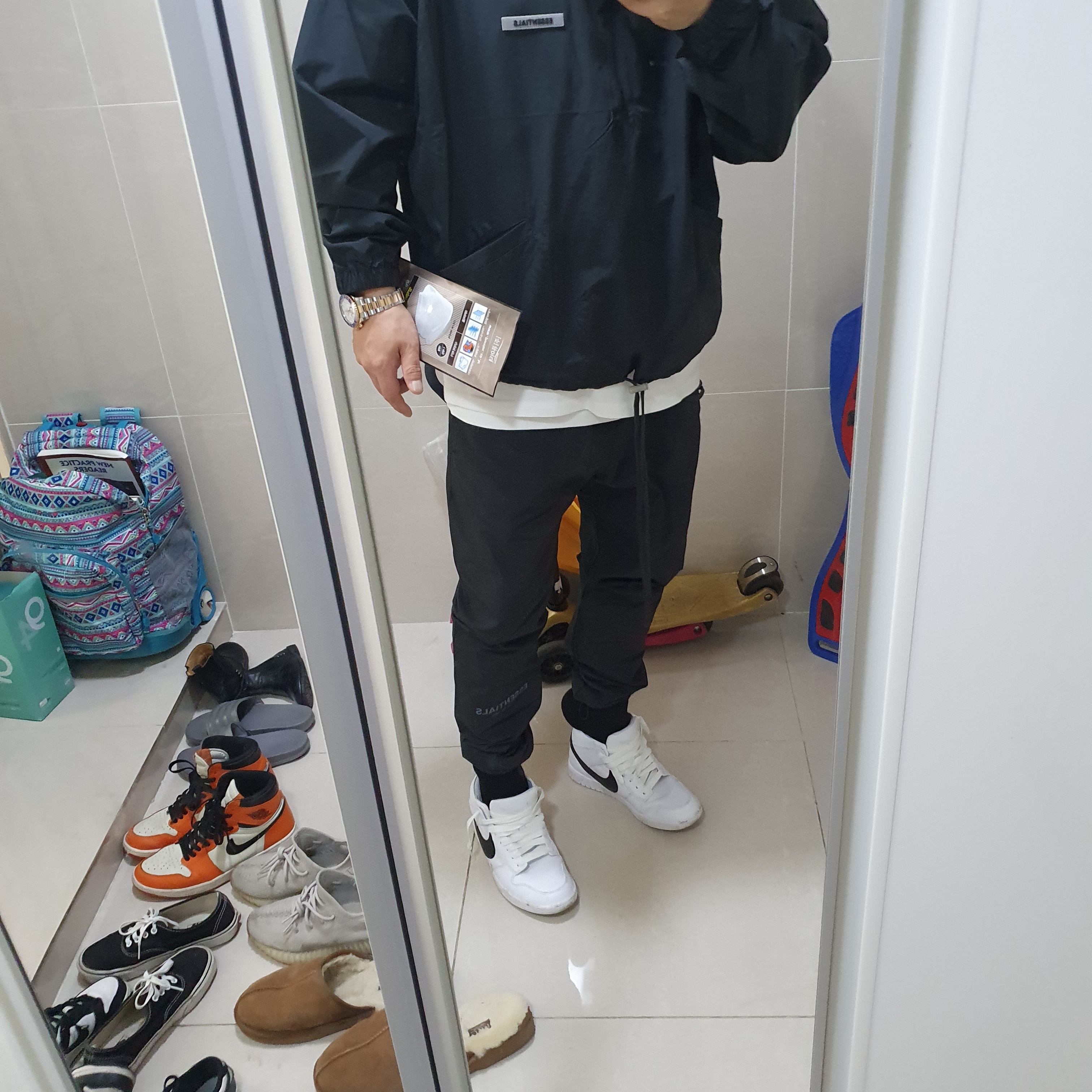 Essentials Track Pants Black - 20FW, Nike x Riccardo Tisci Dunk Lux Chukka White Black 착용 스타일