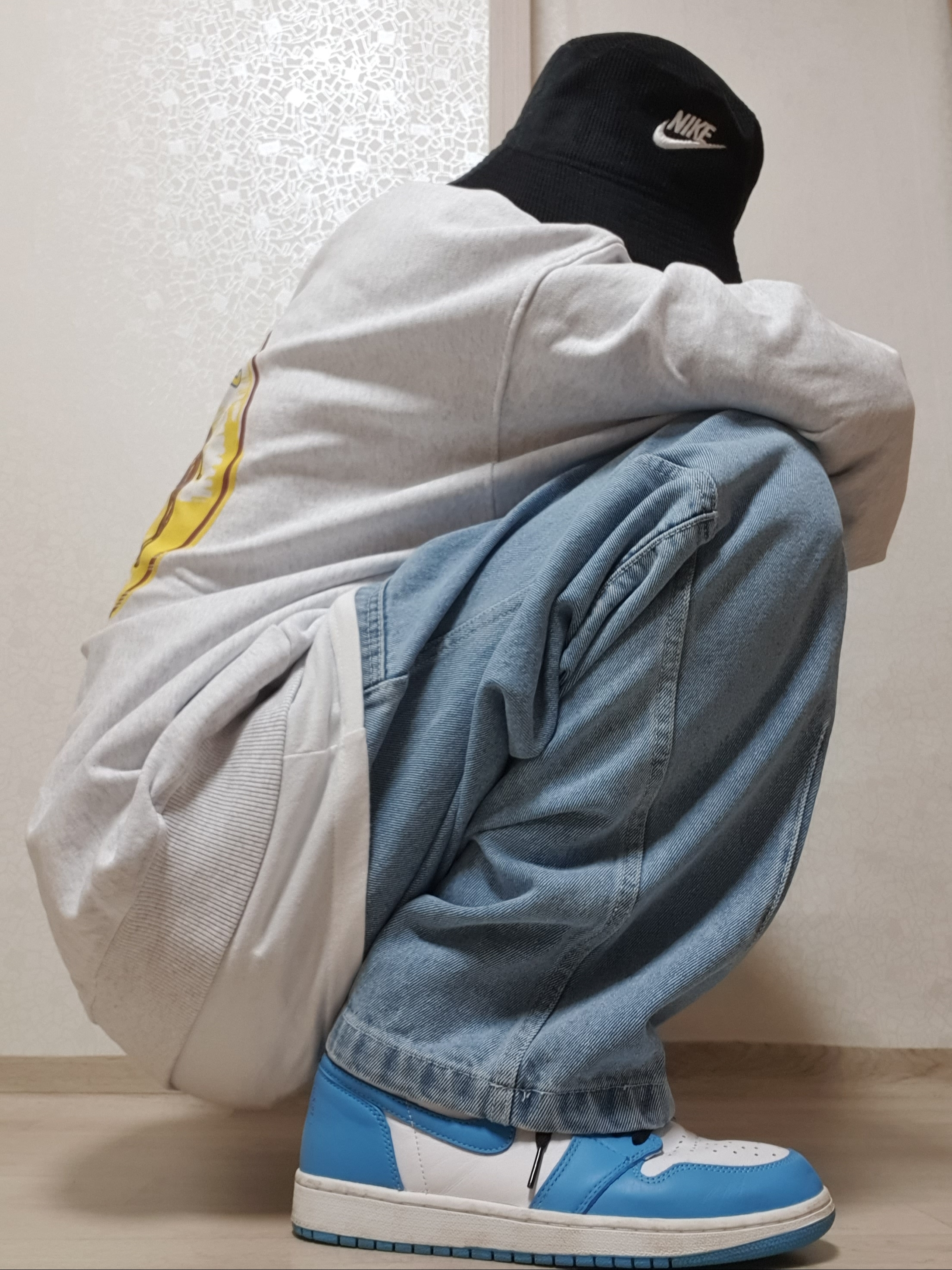 Jordan 1 Retro UNC, Nike Futura Corduroy Bucket Black 착용 스타일