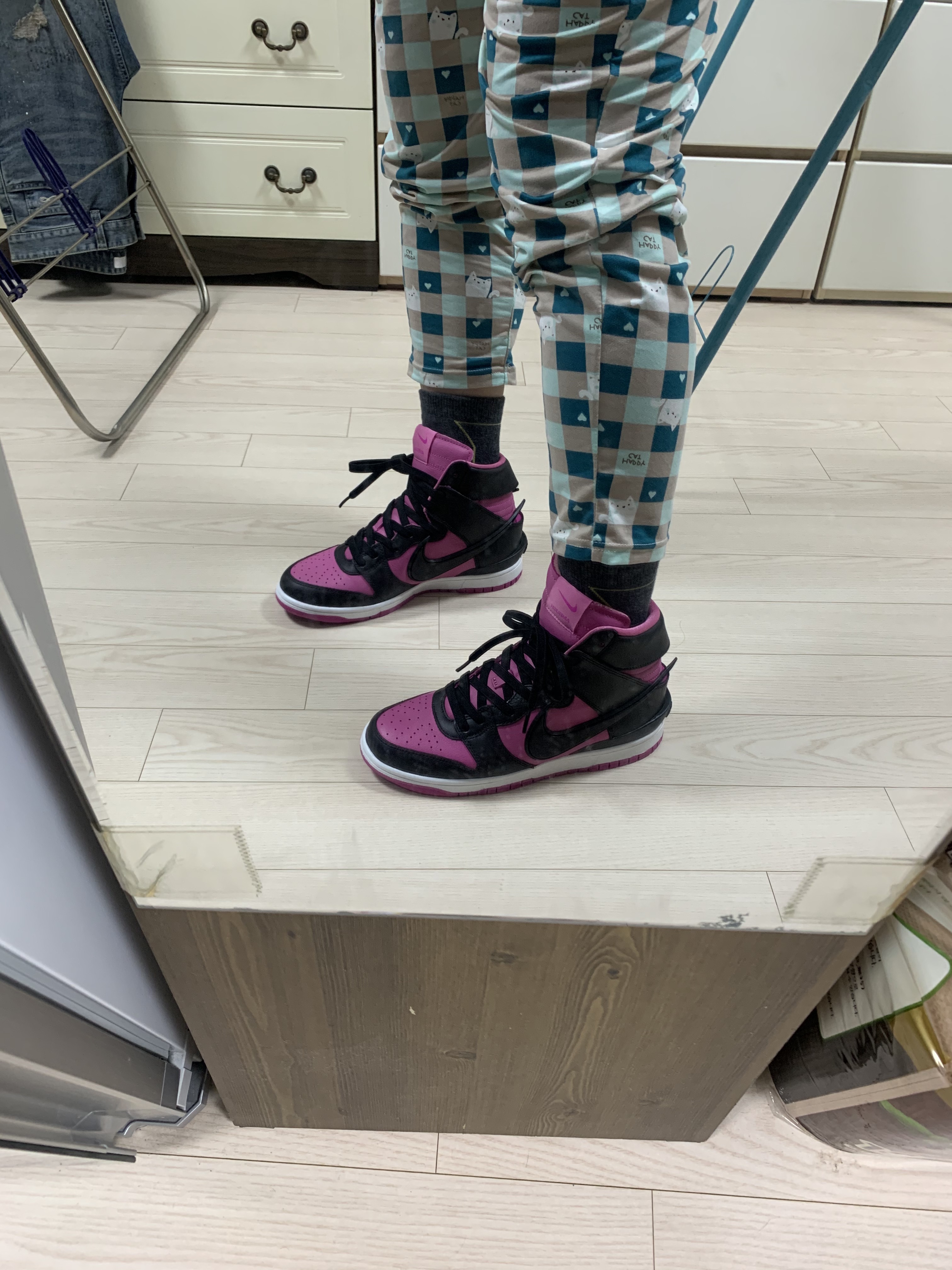 Nike x Ambush Dunk High Cosmic Fuchsia, Nike x Kim Jones Oversized T-Shirt Grey Heather - Asia 착용 스타일 - 3