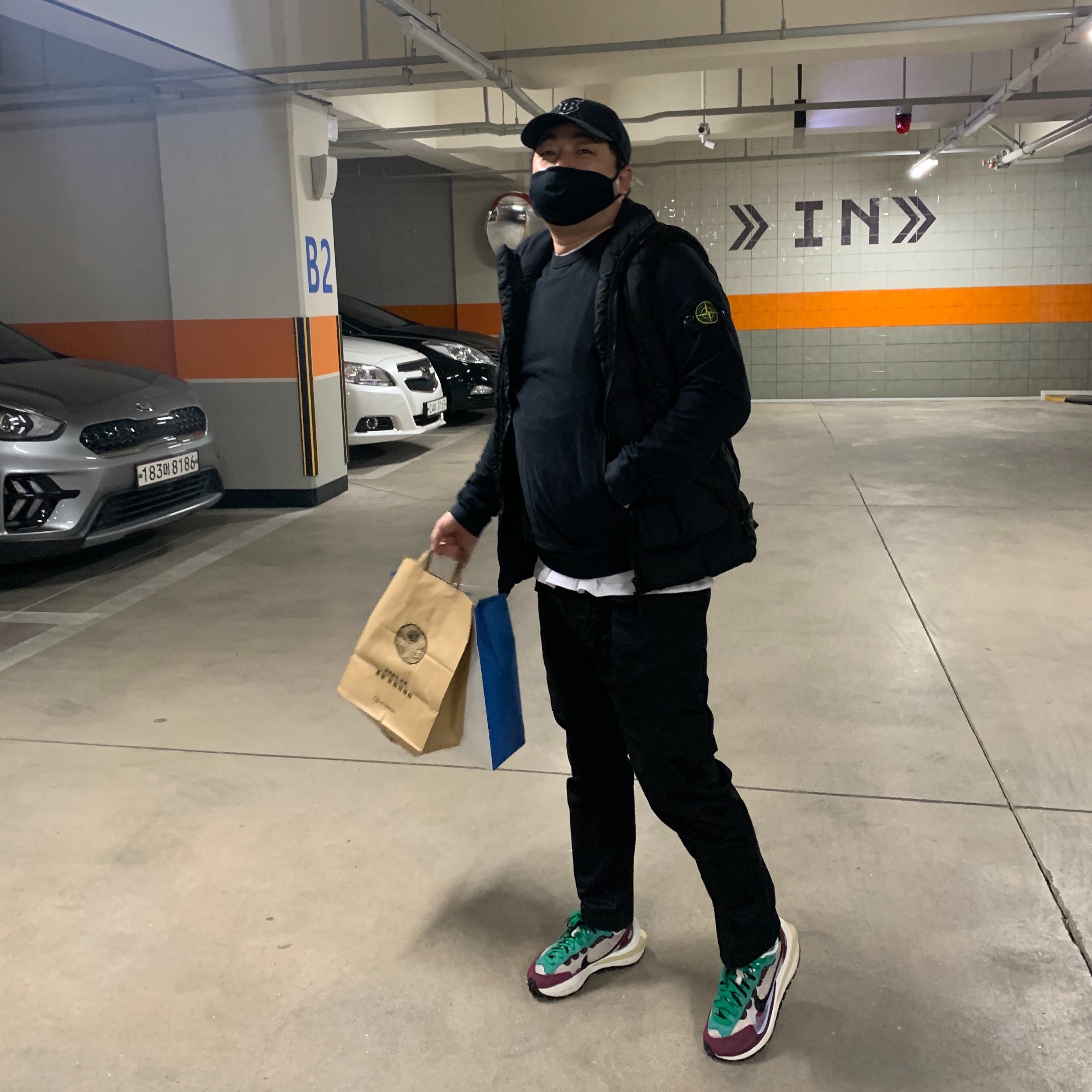 Nike x Sacai VaporWaffle String & Black Villain Red 착용 스타일