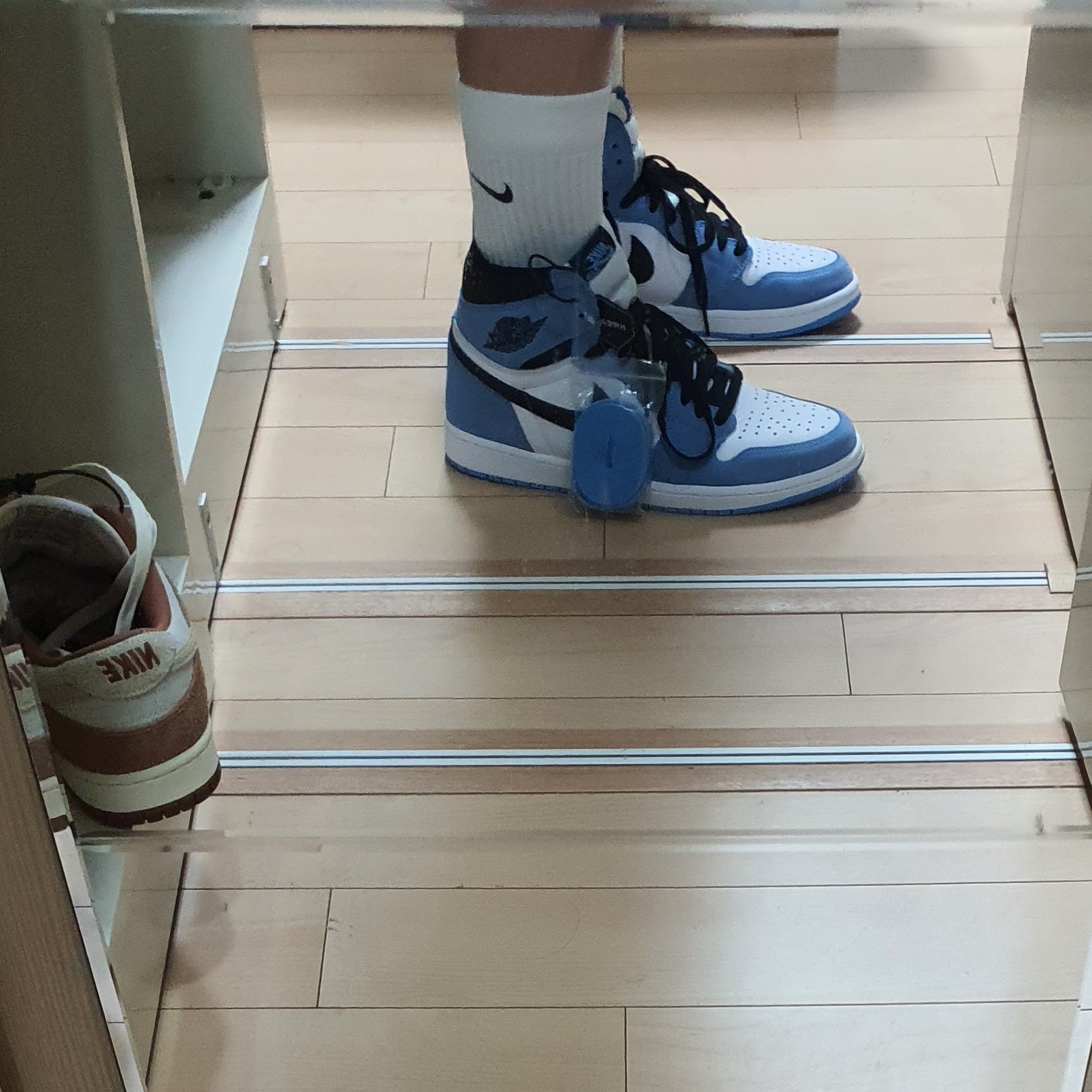 Jordan 1 Retro High OG University Blue 착용 스타일
