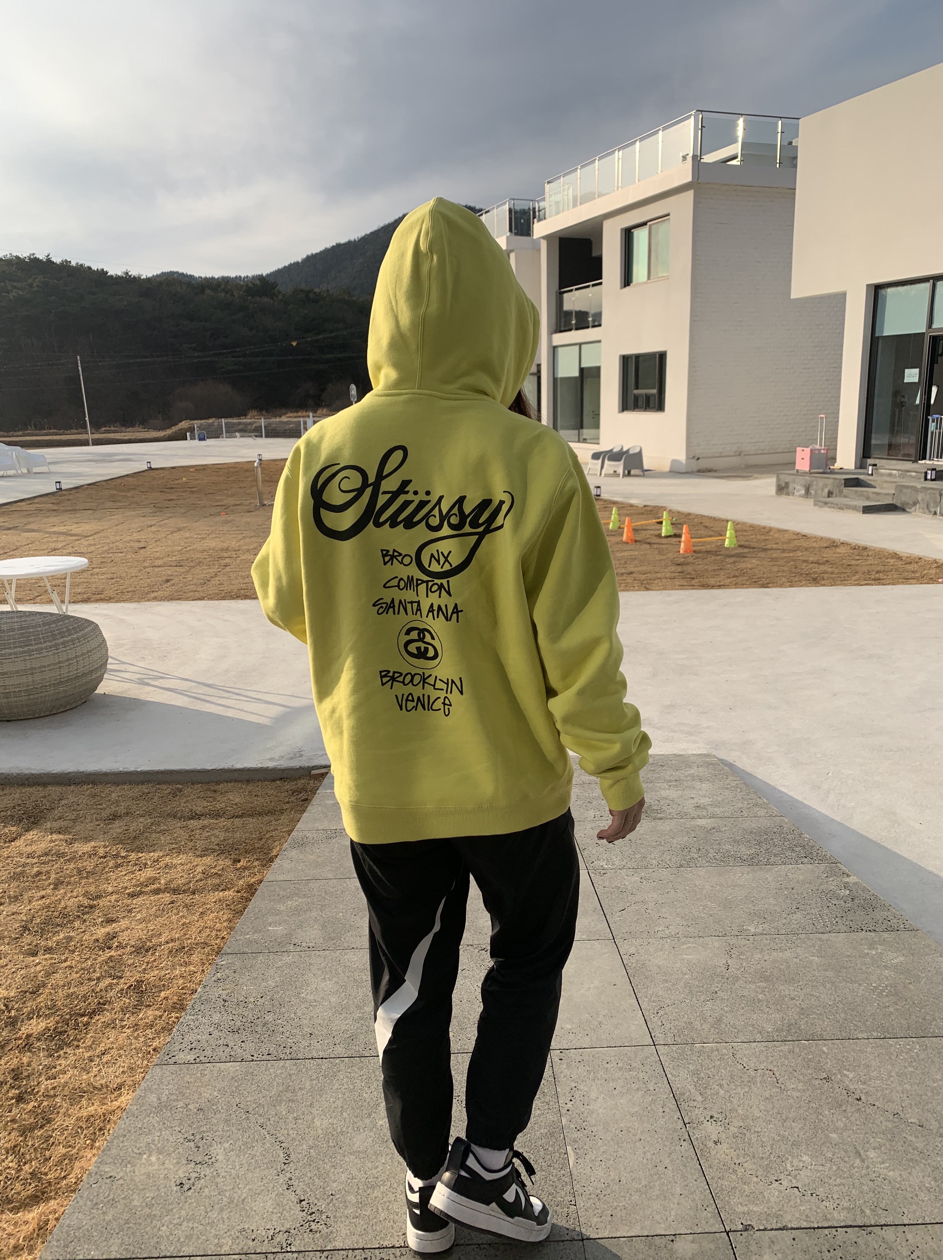 Stussy Stock DSM New York Hoodie Black 2021, (W) Nike Dunk Low Disrupt Black White 착용 스타일