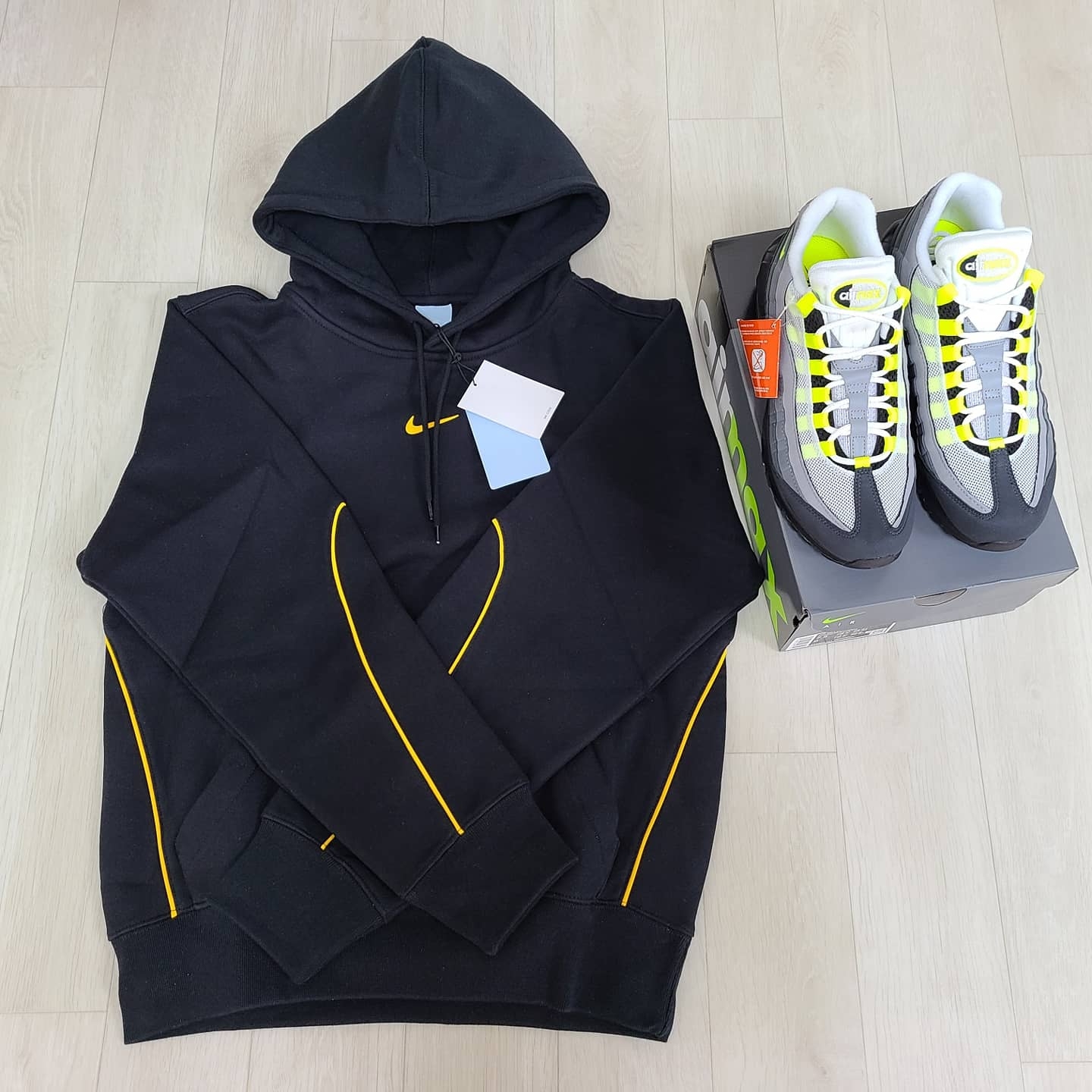 Nike x Drake Nocta Essential Hoodie Black - Asia, Nike Air Max 95 OG Neon Yellow 2020 착용 스타일